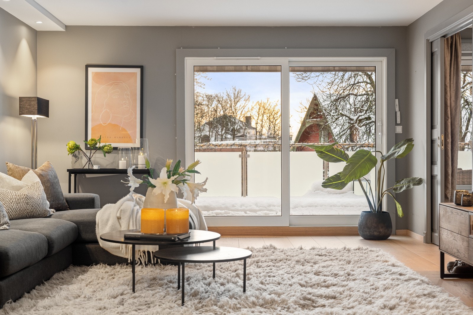 I stuen er det plass til en sittegruppe med tilhørende møblement. Galleribilde