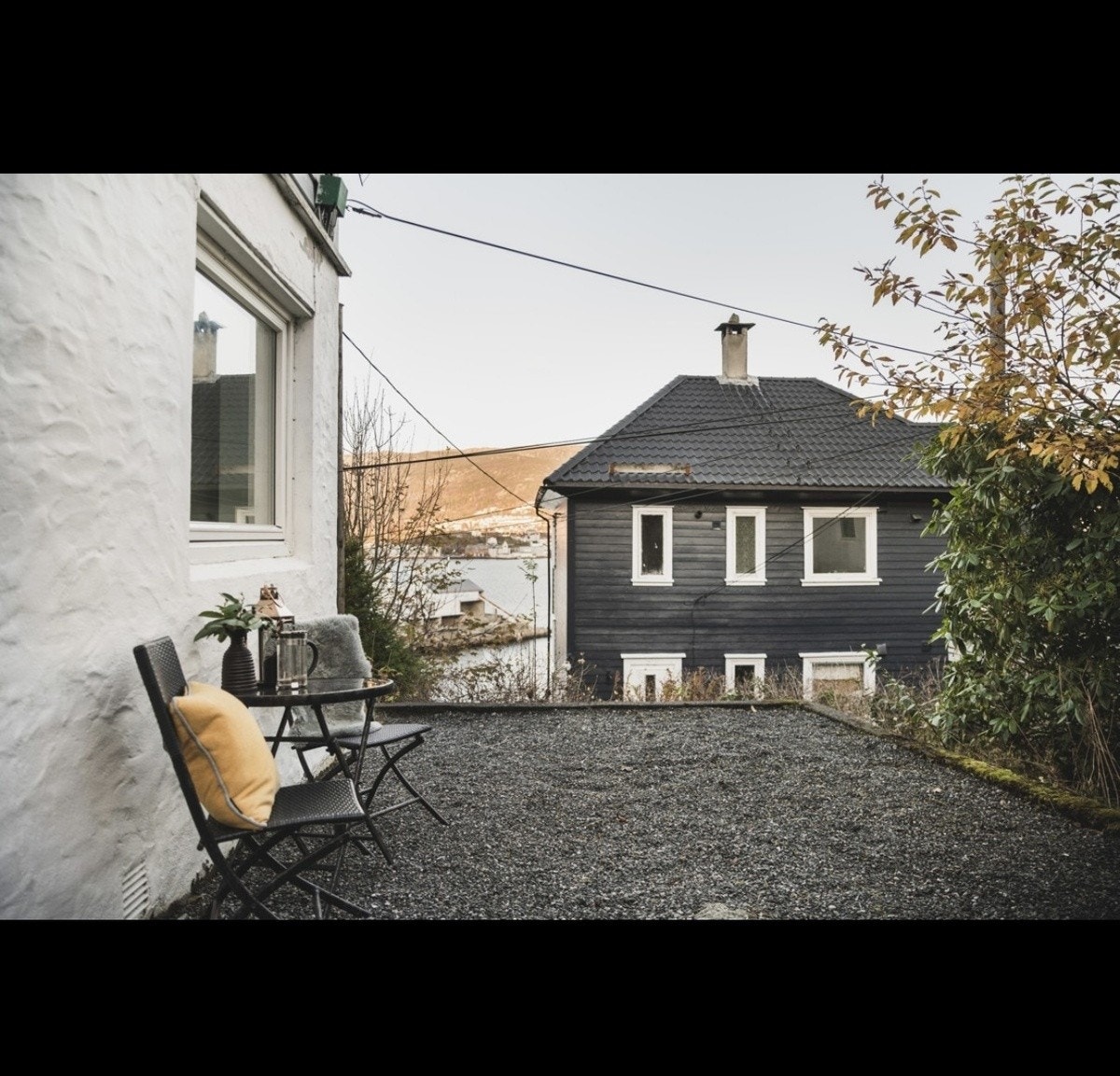 Uteplass like utenfor inngangsparti. Galleribilde