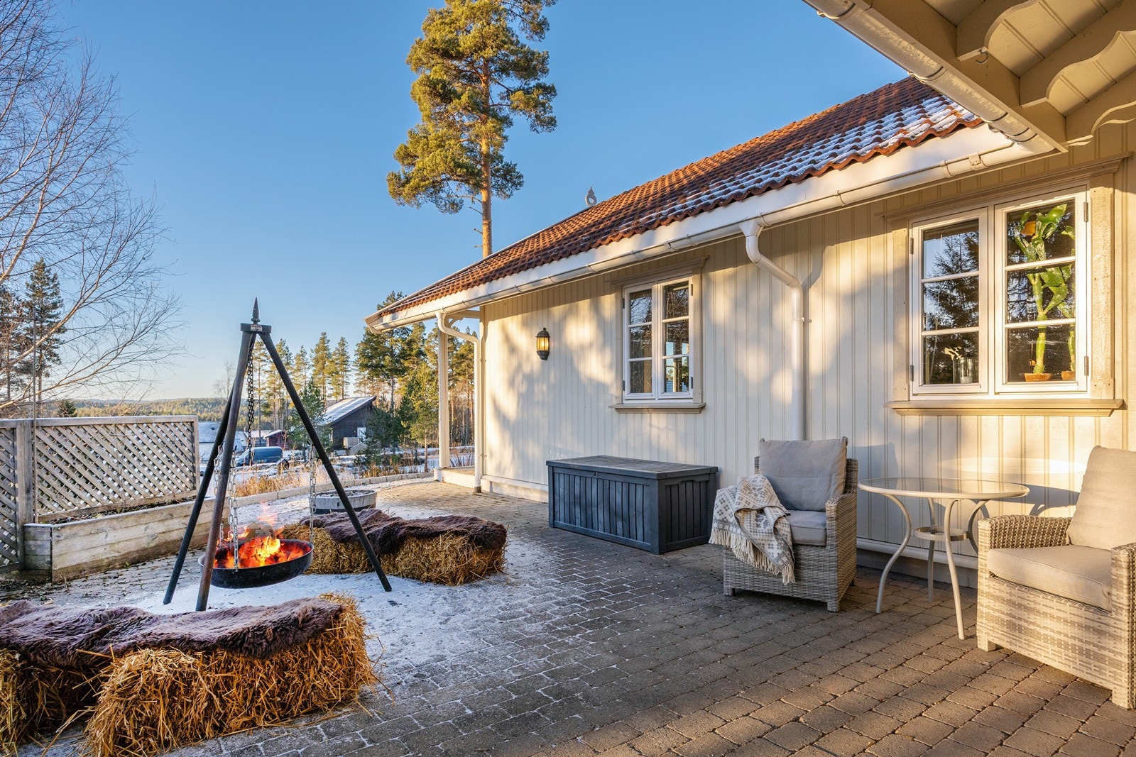 Beliggenheten passer utmerket for familier, i en rolig blindvei med gangavstand til Setskog Oppvekstsenter med skole, sfo og fritidsaktiviteter. Setskog skole er en liten, inkluderende og fådelt 1-7 skole. Galleribilde