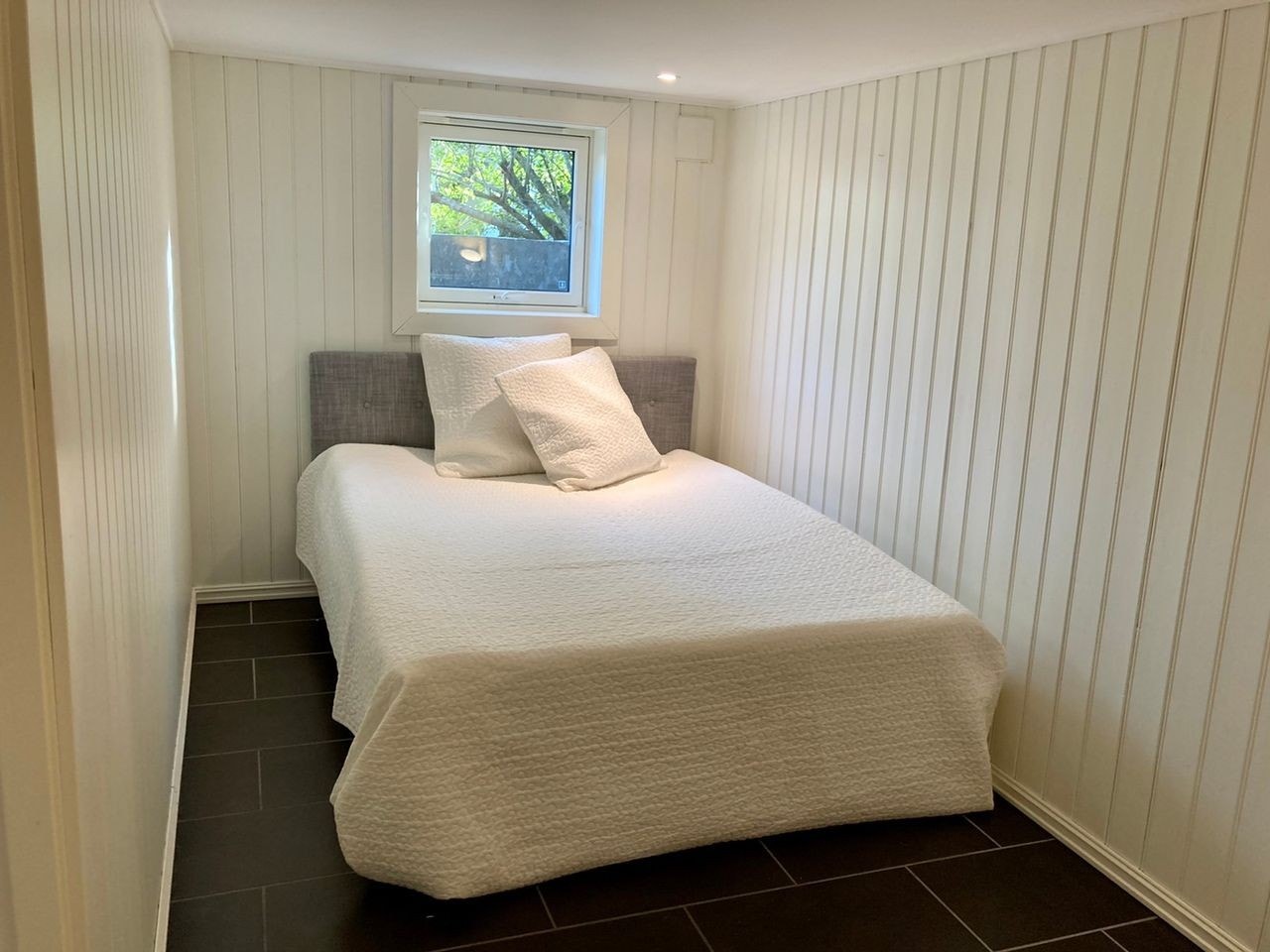 Soverom med tilhørende 1.60 seng. Galleribilde