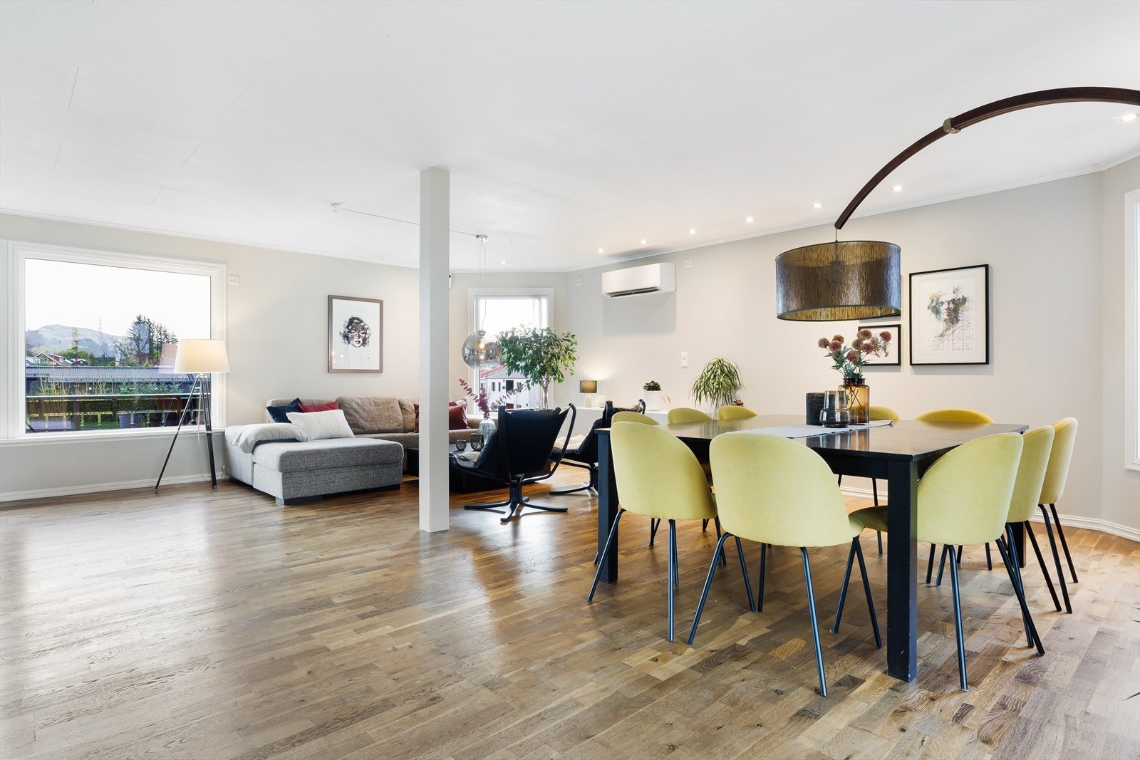 Spotter i taket Galleribilde