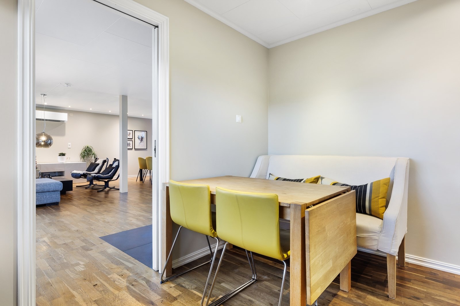 Spisehjørnet i kjøkkenet Galleribilde