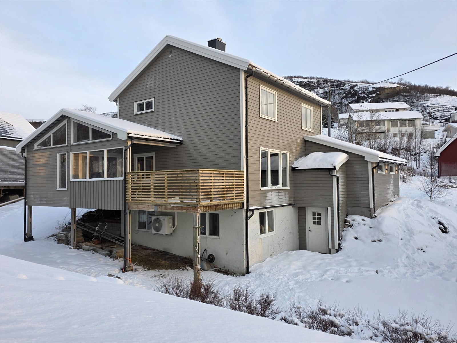 Velkommen til Idrettsveien 11! (Forsidebilde: selgers foto, resterende bilder: Silje Karlsen) Galleribilde