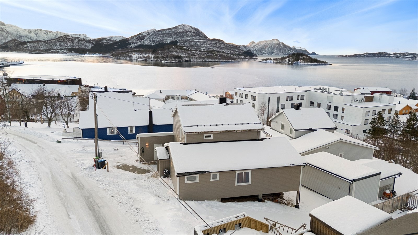 Dagligvarebutikk ligger i gangavstand fra eiendommen, noe som gjør hverdagsinnkjøp enkelt og praktisk Galleribilde