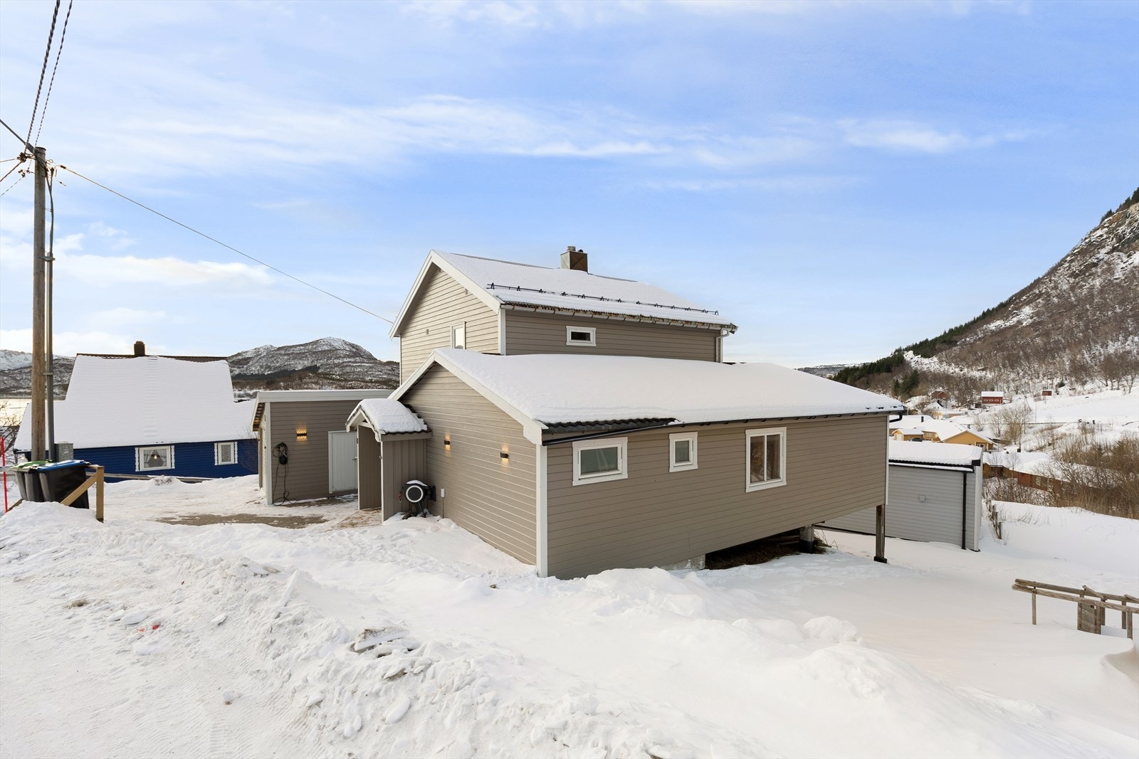 Området består hovedsakelig av familieboliger, med mange barn i ulike aldre, og et godt naboskap preget av hjelpsomme og trivelige naboer Galleribilde