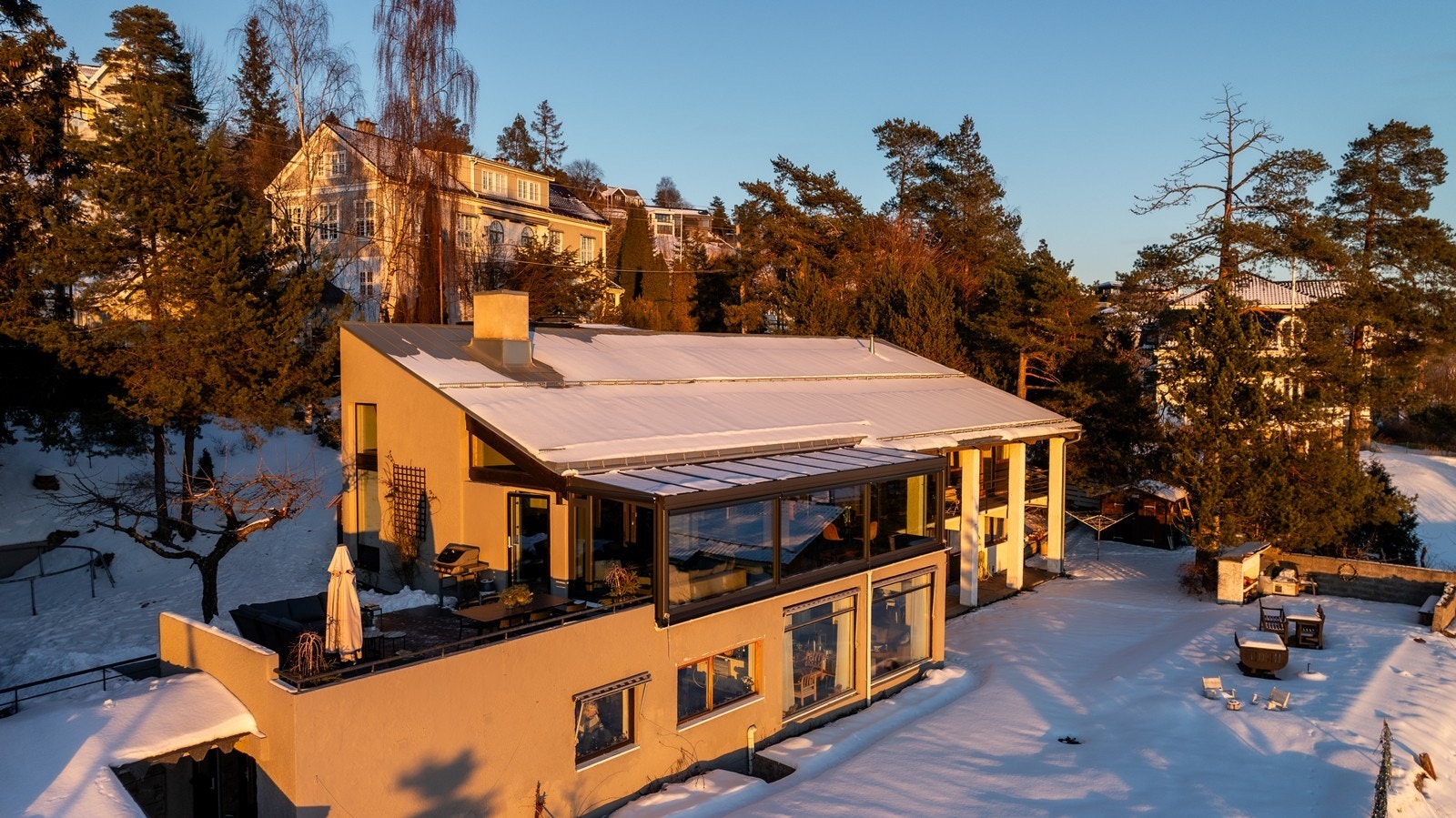 Horisontaldelt tomannsboligen, hvor denne seksjonen ligger på øverste plan. Galleribilde