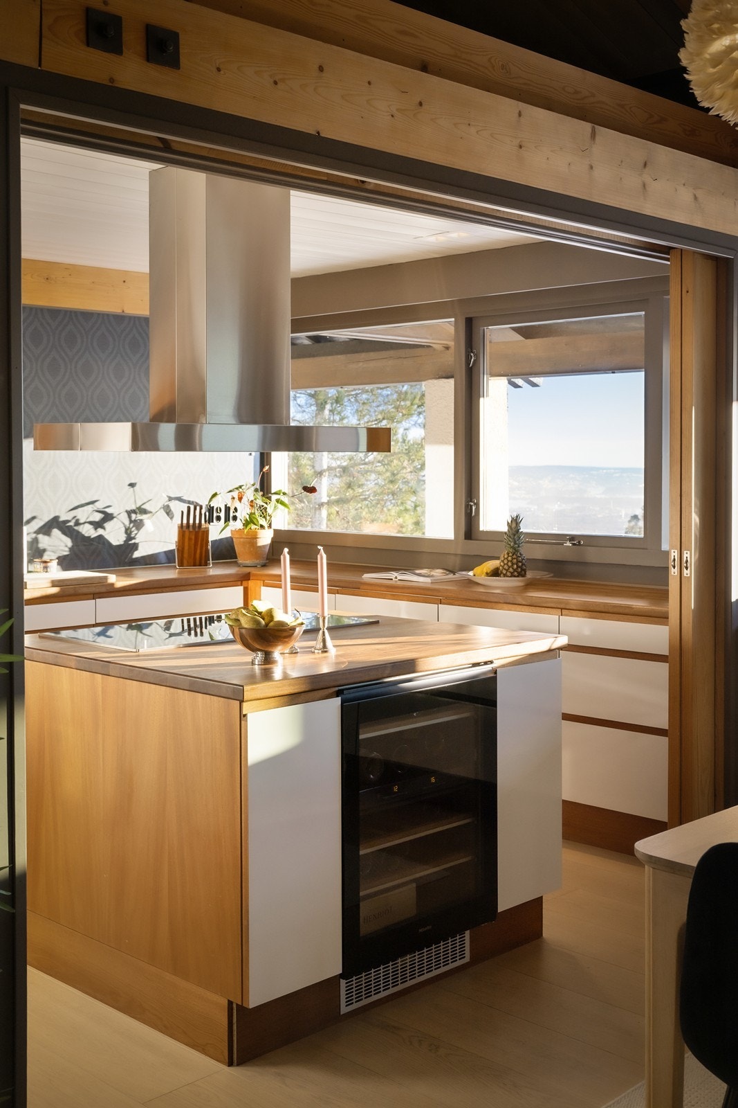 God skap- og benkeplass i innredningen. Galleribilde