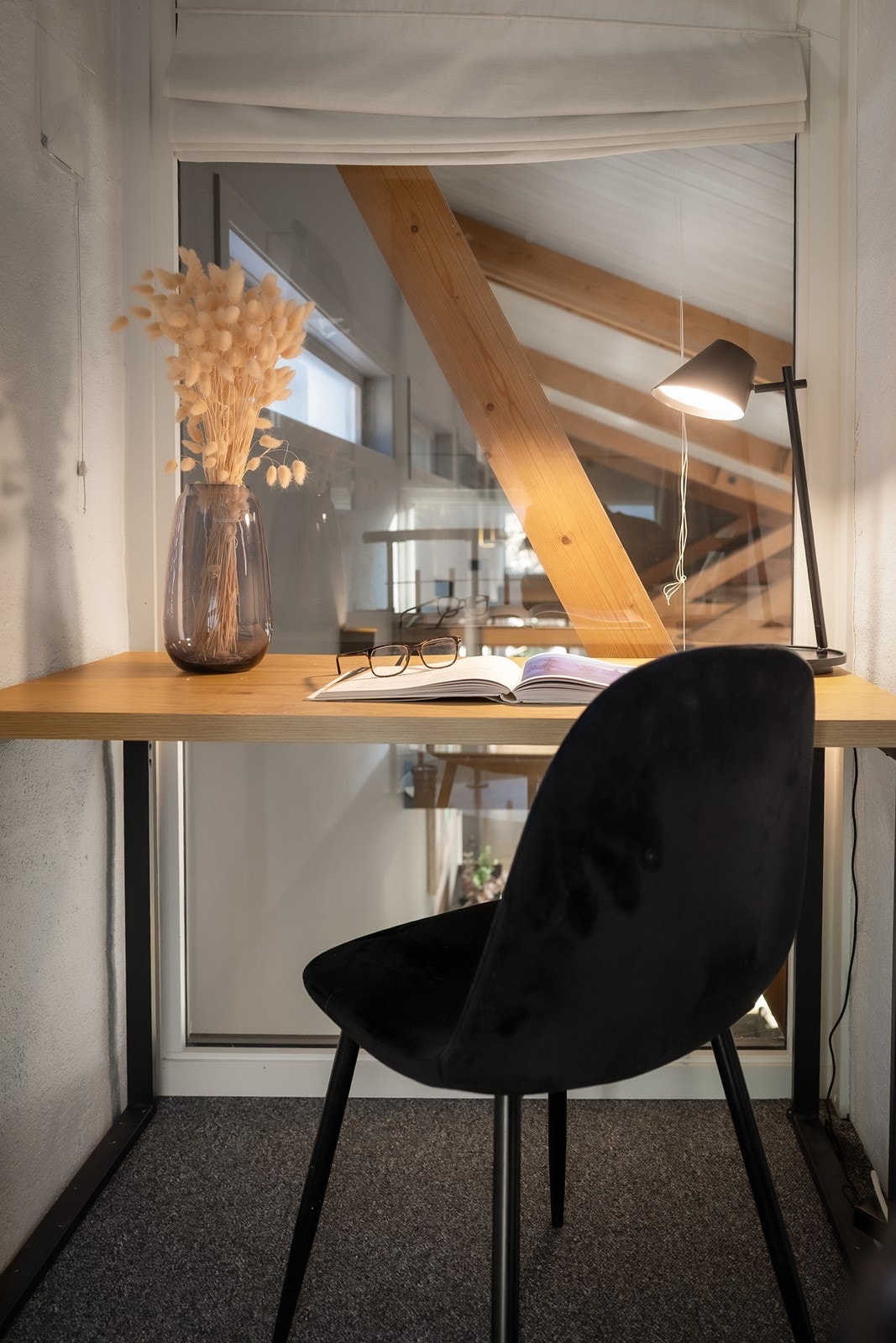 Hems har vindu inn mot stuen og ut mot hagen. Galleribilde