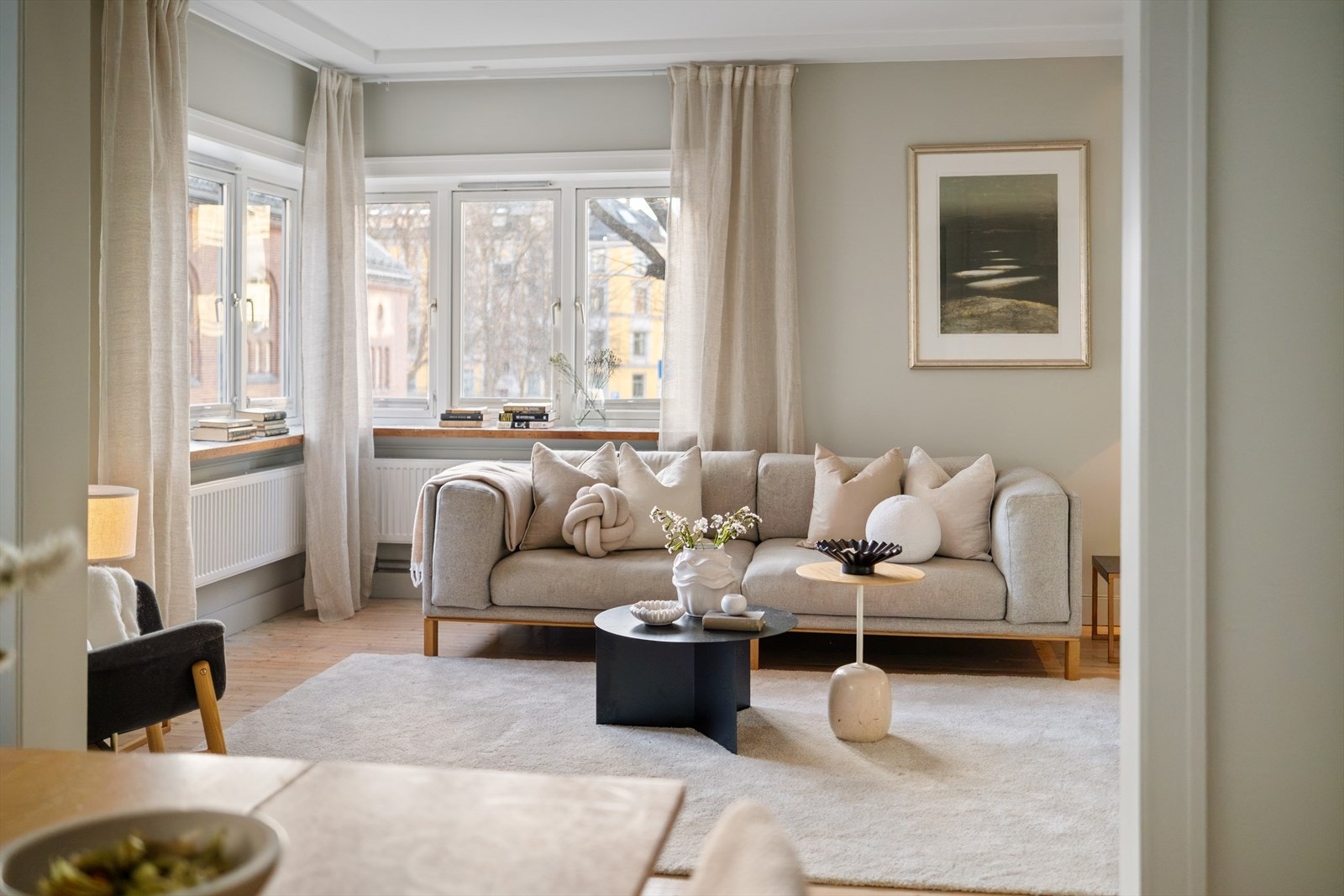 Leiligheten ligger i en høy 1.etg(oppleves som 2.etg) Galleribilde