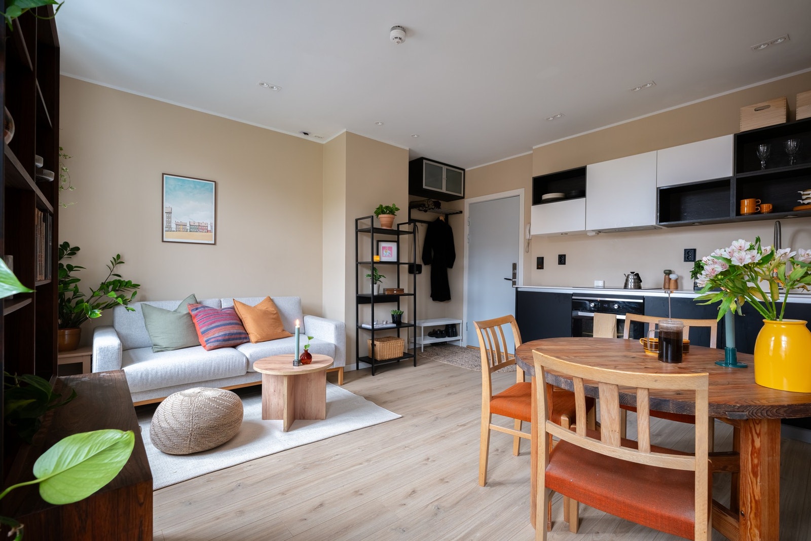 Det er i tillegg en naturlig sone for spisebord hvor man kan samle venner og familie til hyggelige måltider. Galleribilde