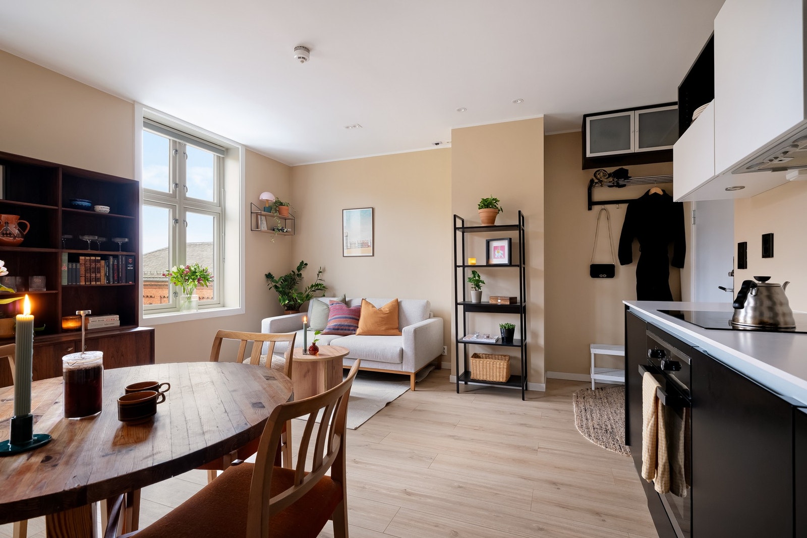 Her får du en leilighet med en fin planløsning og der utnyttelsen av plassen er meget god. Galleribilde