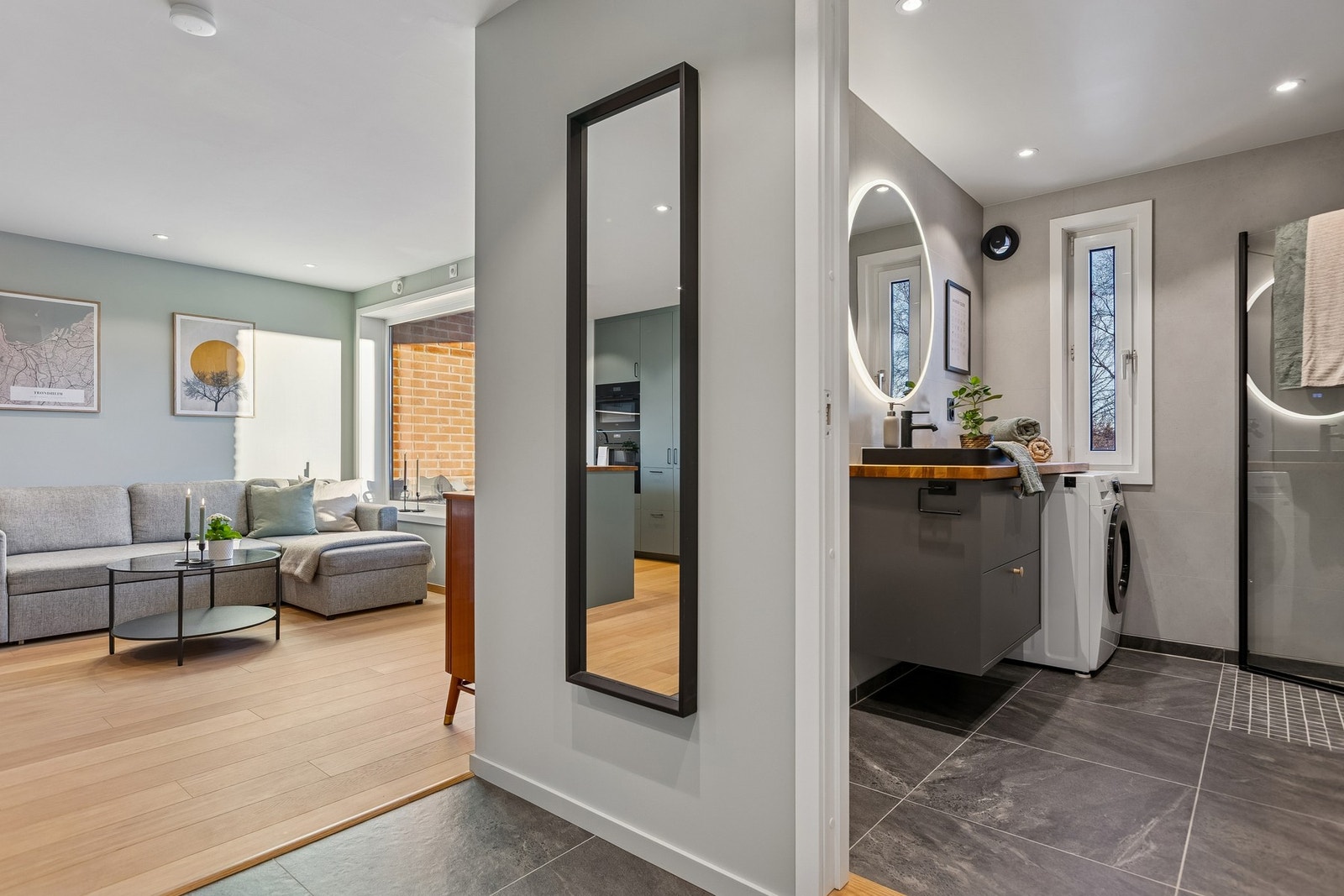 Det er installert downlights og gulvvarme i samtlige rom. Galleribilde