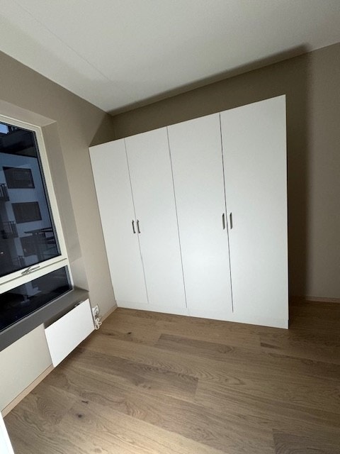 Soverom 1 med garderobeskap. Galleribilde