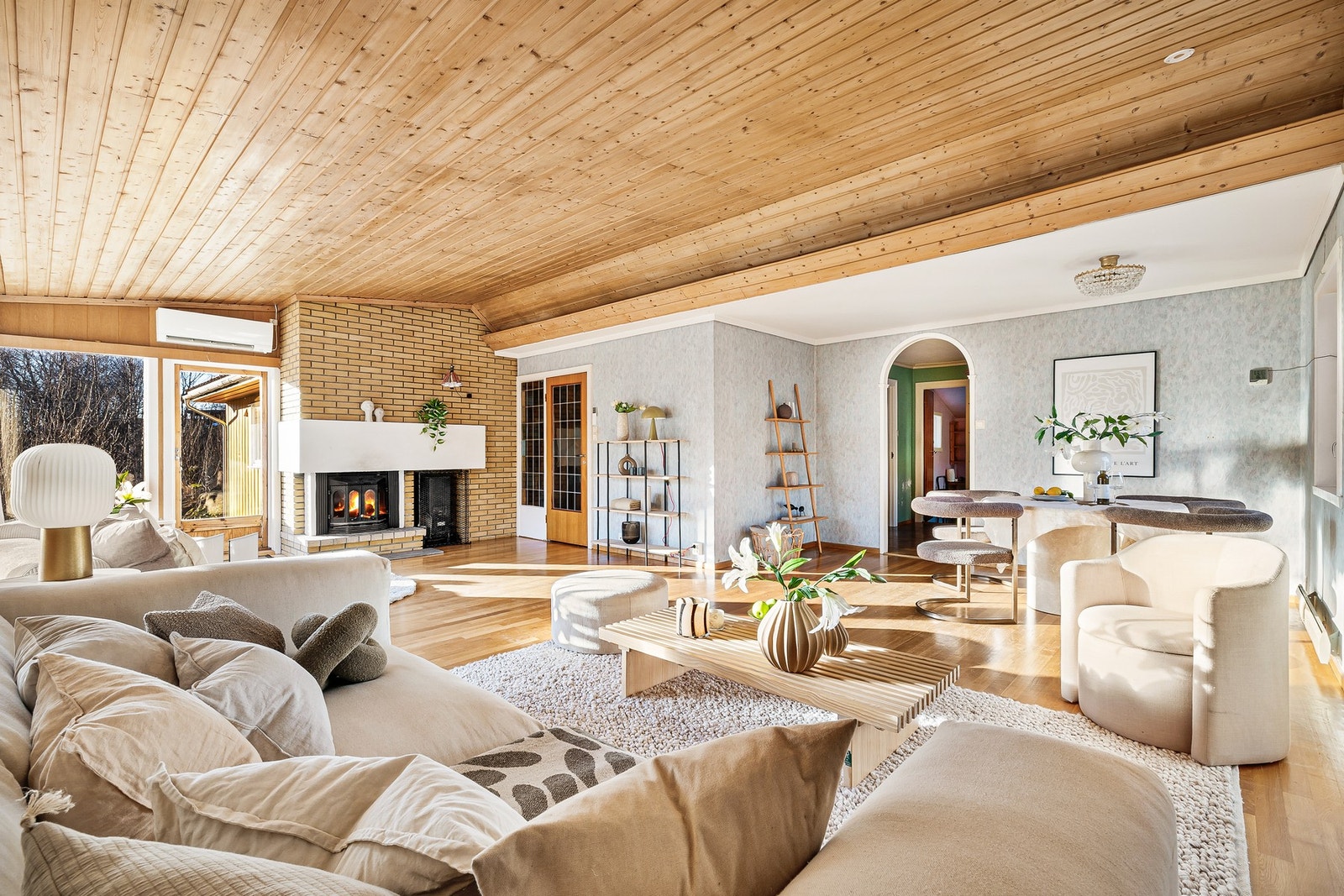 Lys, trivelig og romslig stue på 46 kvm Galleribilde