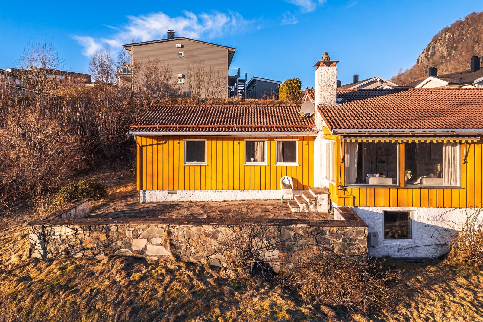 Boligen ble bygget i 1967 som en påkostet enebolig Galleribilde