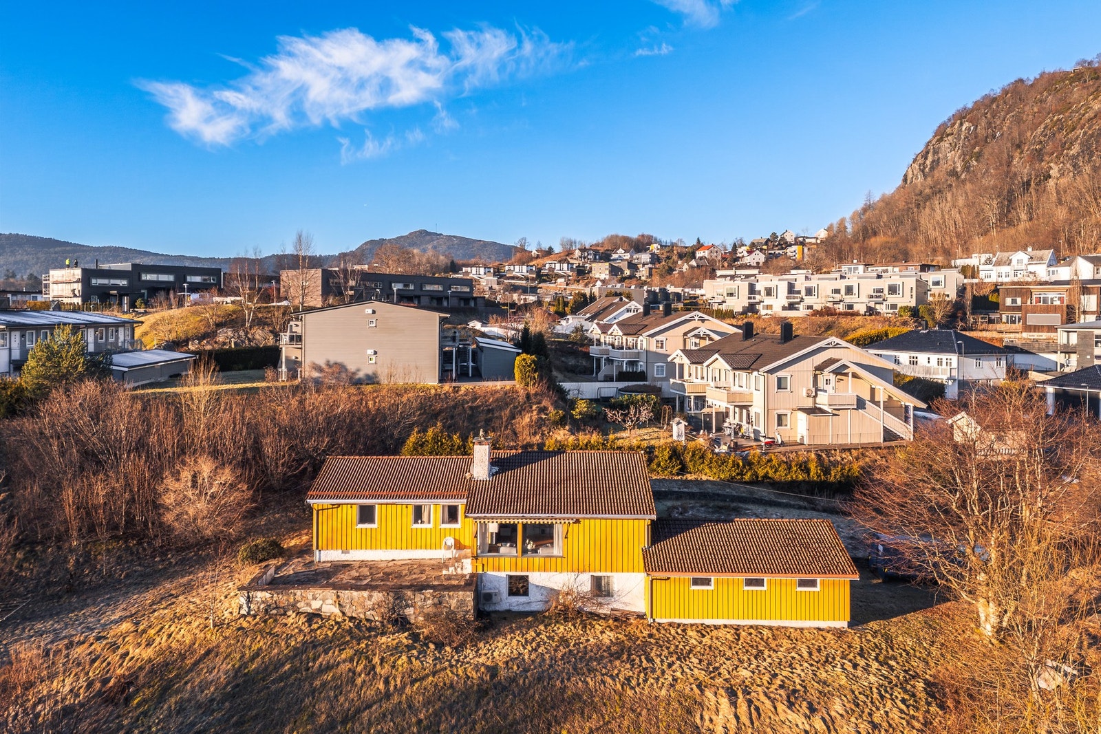 Boligen ligger i enden av Nedre Nattland med kort vei til skole, butikk, turmuligheter og godt kollektivtilbud Galleribilde