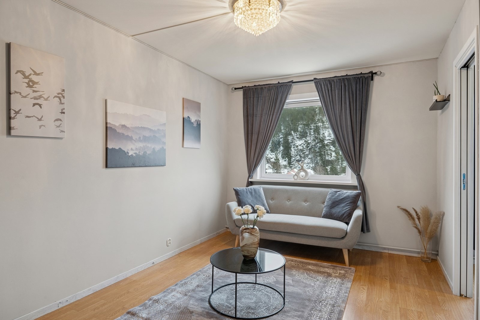 Delikat og lys stue. Galleribilde