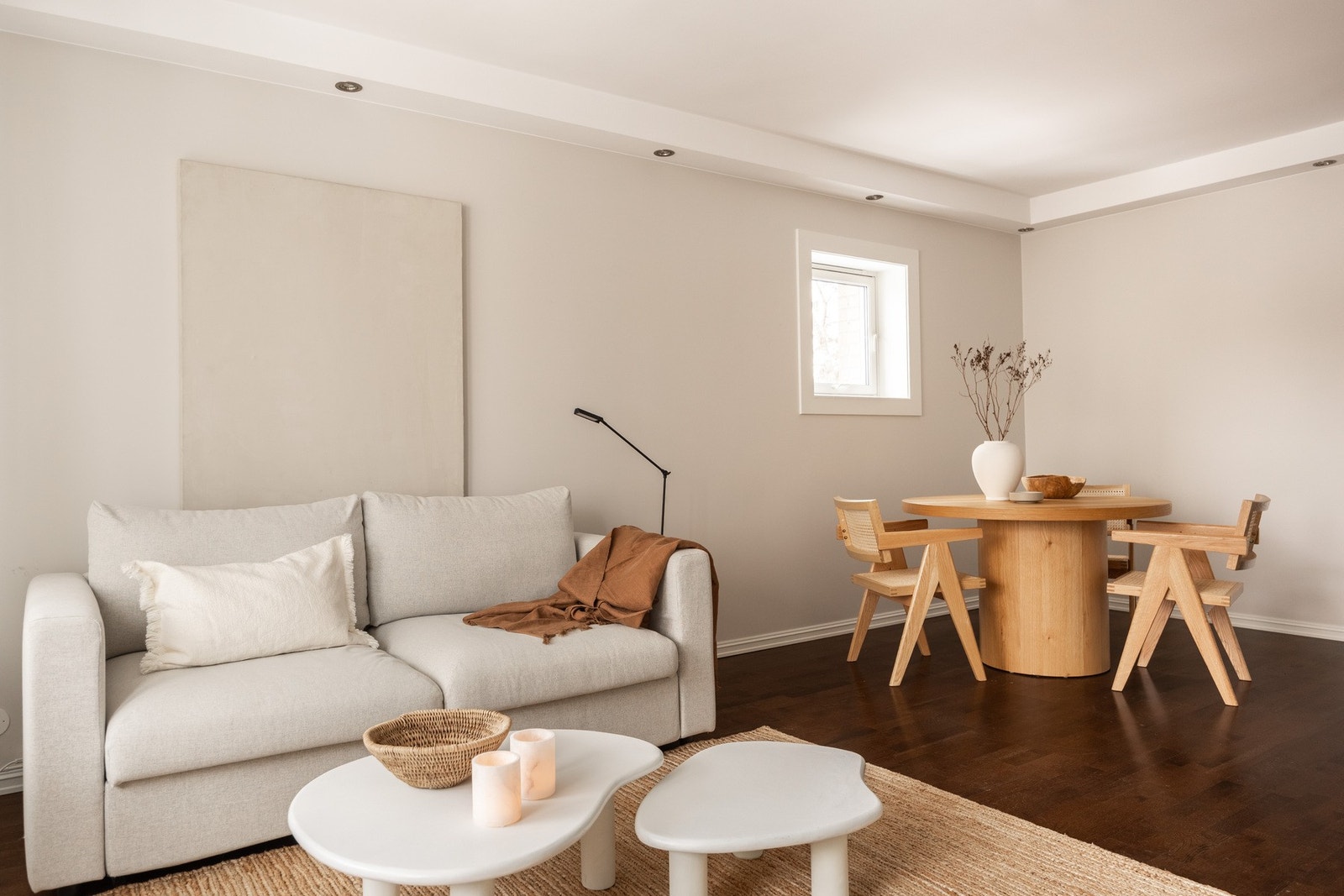 Stuen kan enkelt innredes med stor sofaseksjon samt spisegruppe. Galleribilde