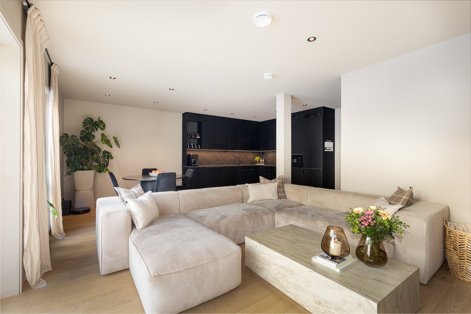 Denne boligen leverer en perfekt balanse mellom estetikk og funksjonalitet, med eksklusive detaljer som vil tilfredsstille selv de mest kresne kjøperne. Galleribilde