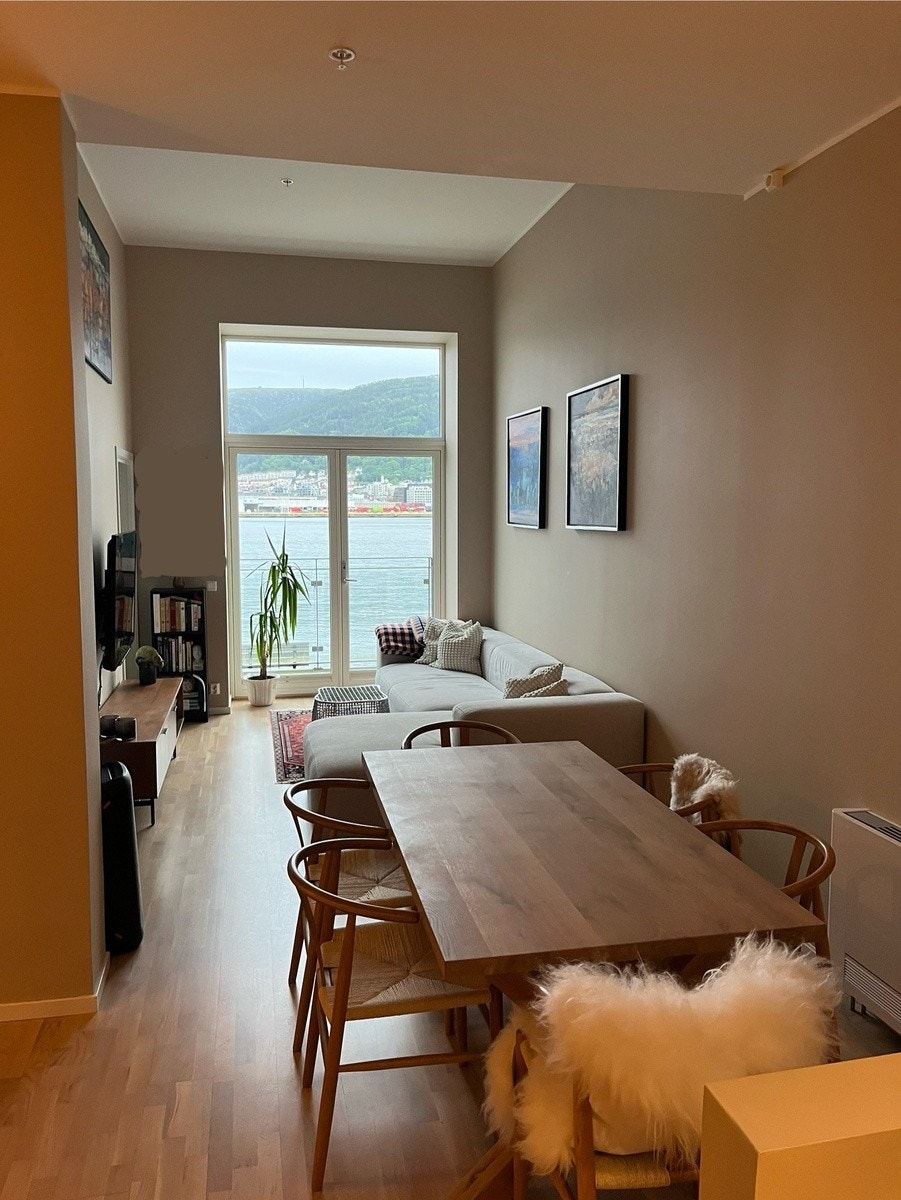 Spisestue/stue Galleribilde