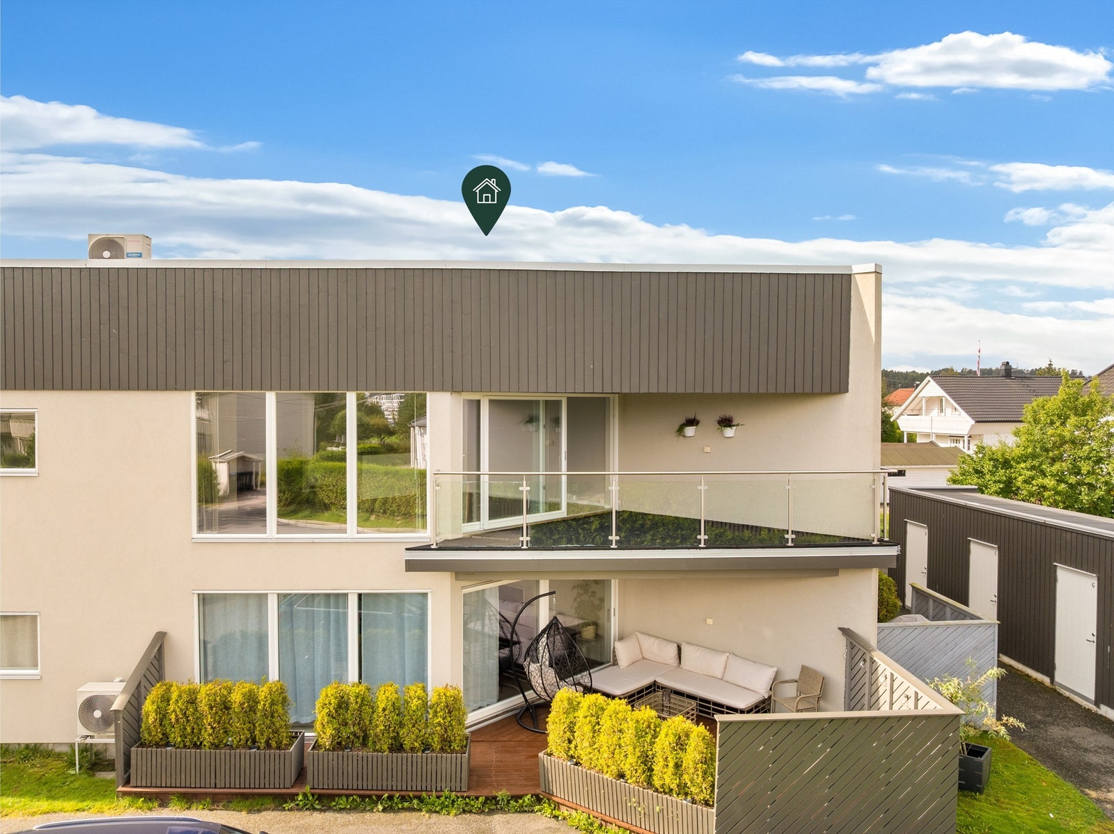 Leiligheten ligger i 2. etasje, men er lett tilgjengelig med heis og har livsløpsstandard som gjør den praktisk for alle aldersgrupper. Galleribilde