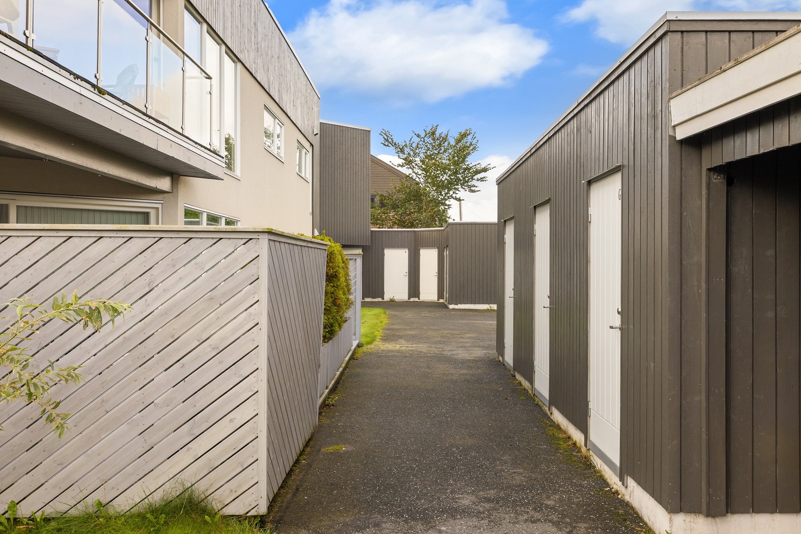 Leilighetens utvendige bod er på ca. 5 kvm. og ligger rett rundt hjørnet fra hovedinngangen. Galleribilde