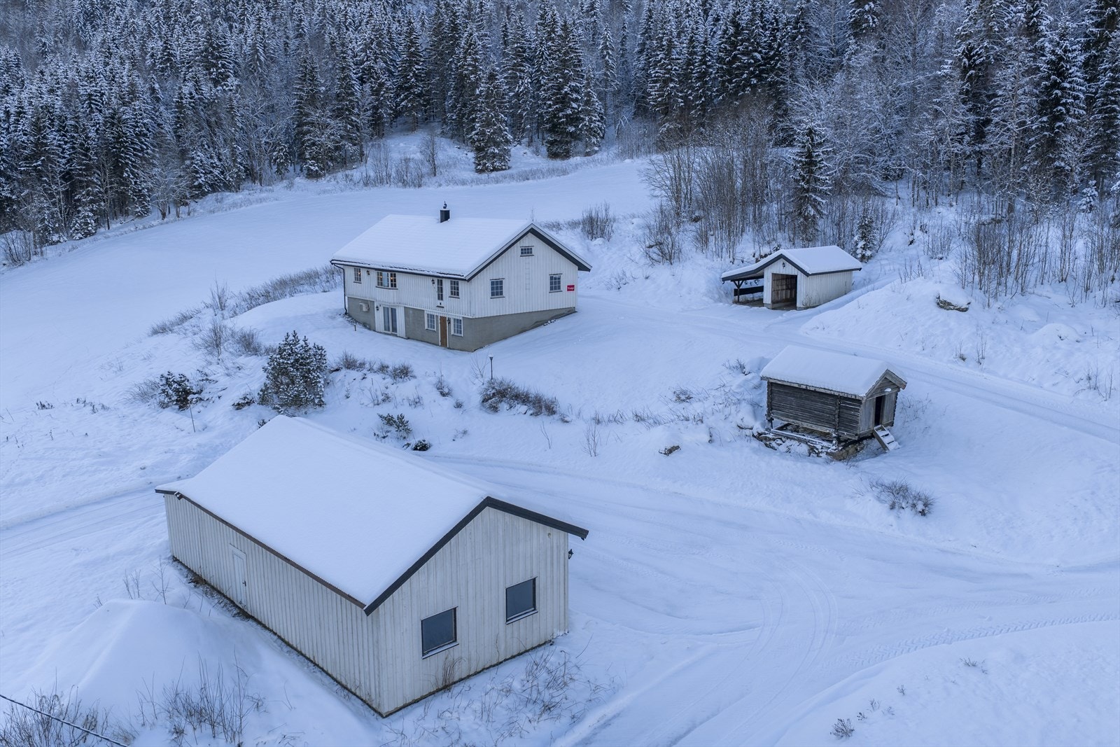 Velkommen til en hyggelig visning av Valdresvegen 3506. En eiendom presentert av Ingrid Kirkeengen Skrindsrud hos Aktiv Valdres Eiendomskontor. Galleribilde