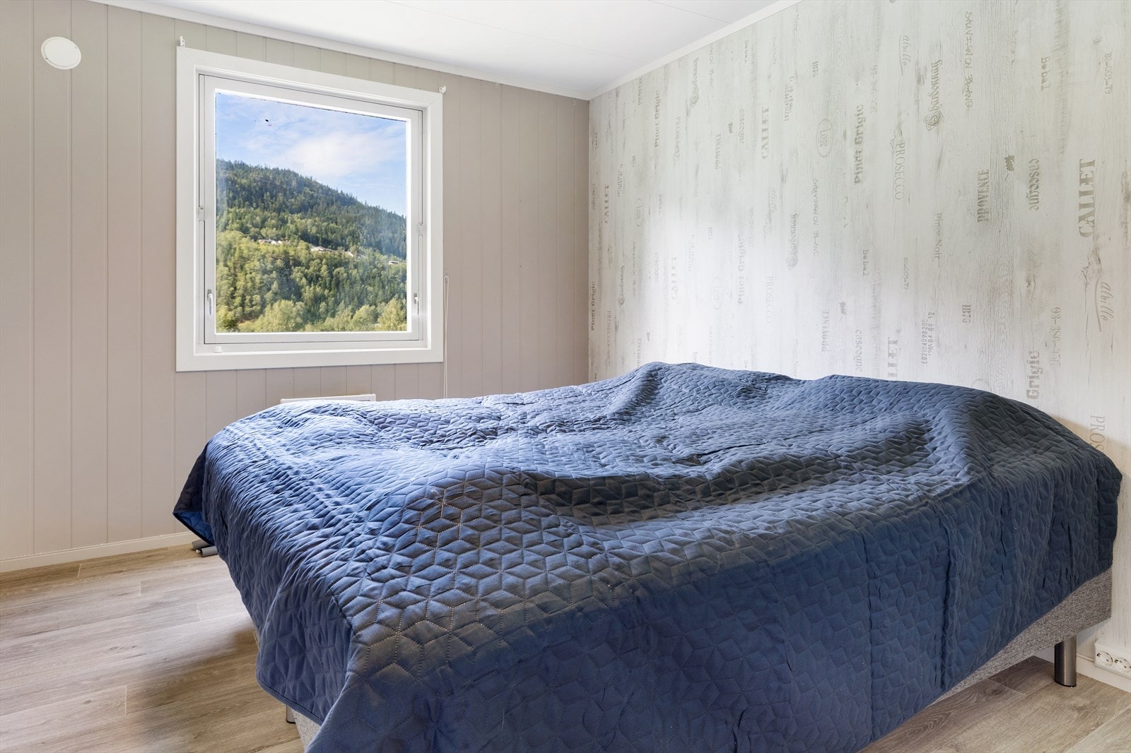 Hovedsoverom - det er til sammen tre soverom. Galleribilde