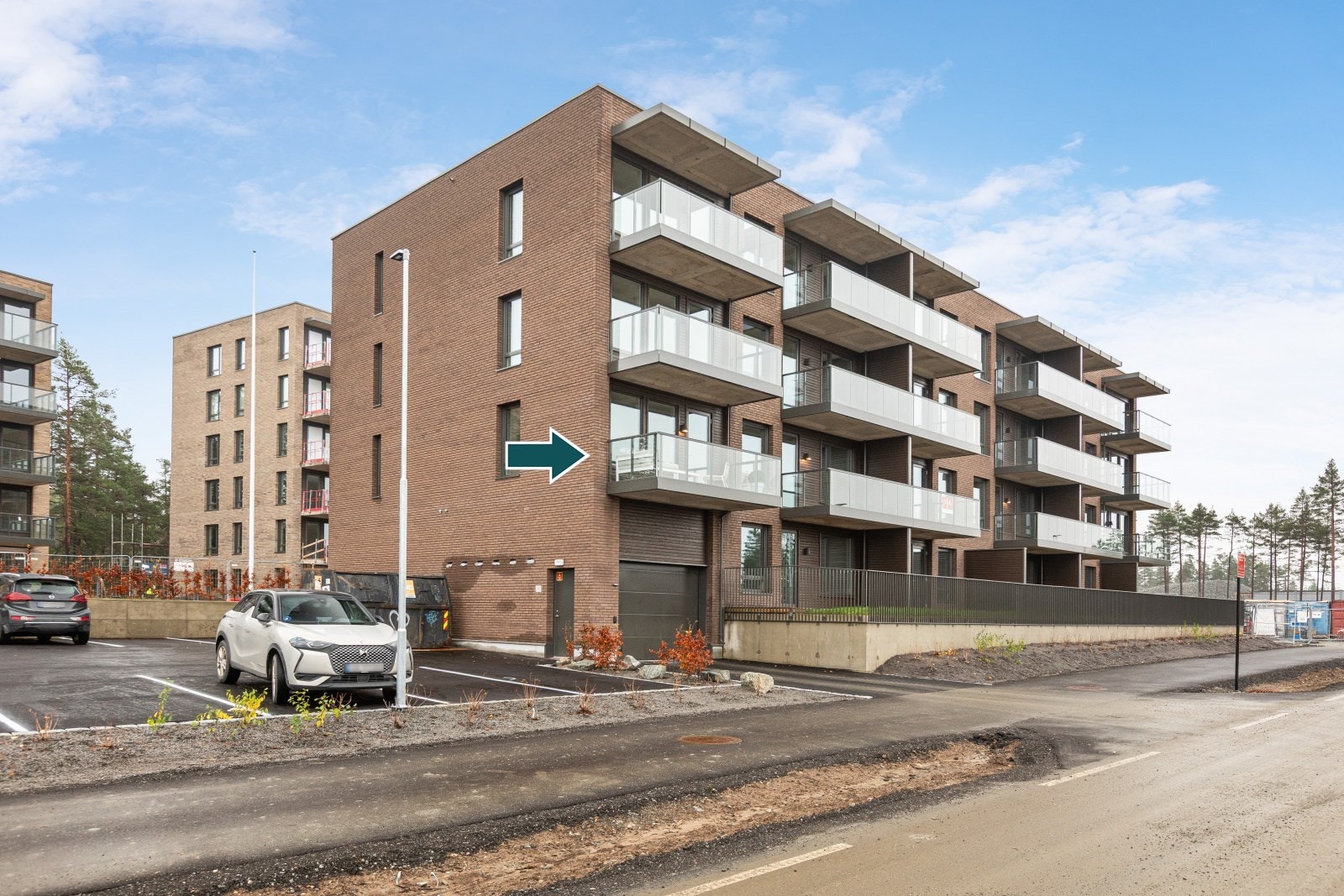 Det er mulig å kjøpe garasjeplass med ferdig montert ladepunkt for kr. 350.000,- direkte fra utbygger. Jeg ser frem til å vise deg denne muligheten! Husk å melde deg på visningen! Galleribilde