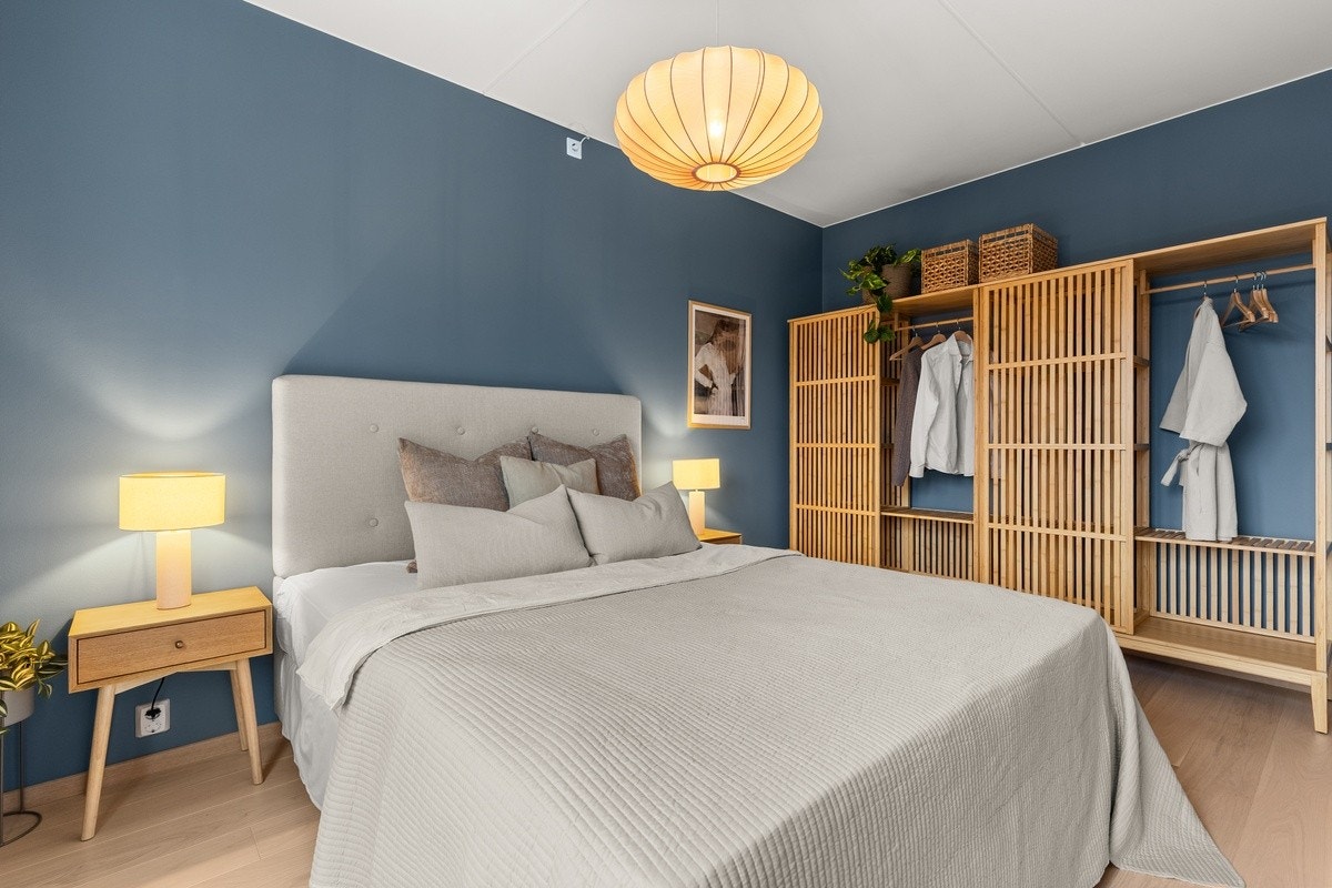 Hovedsoverom har fine bambus garderobeløsning Galleribilde