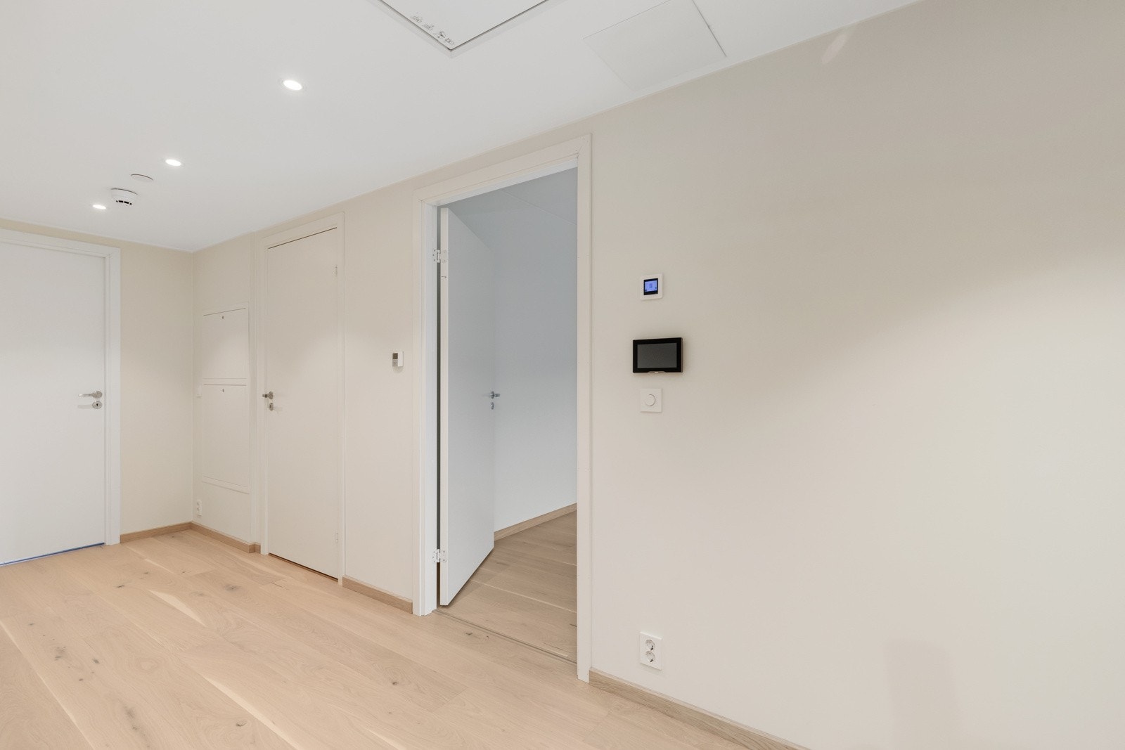 Fra entree er det adkomst til bod, bad og soverom. Galleribilde