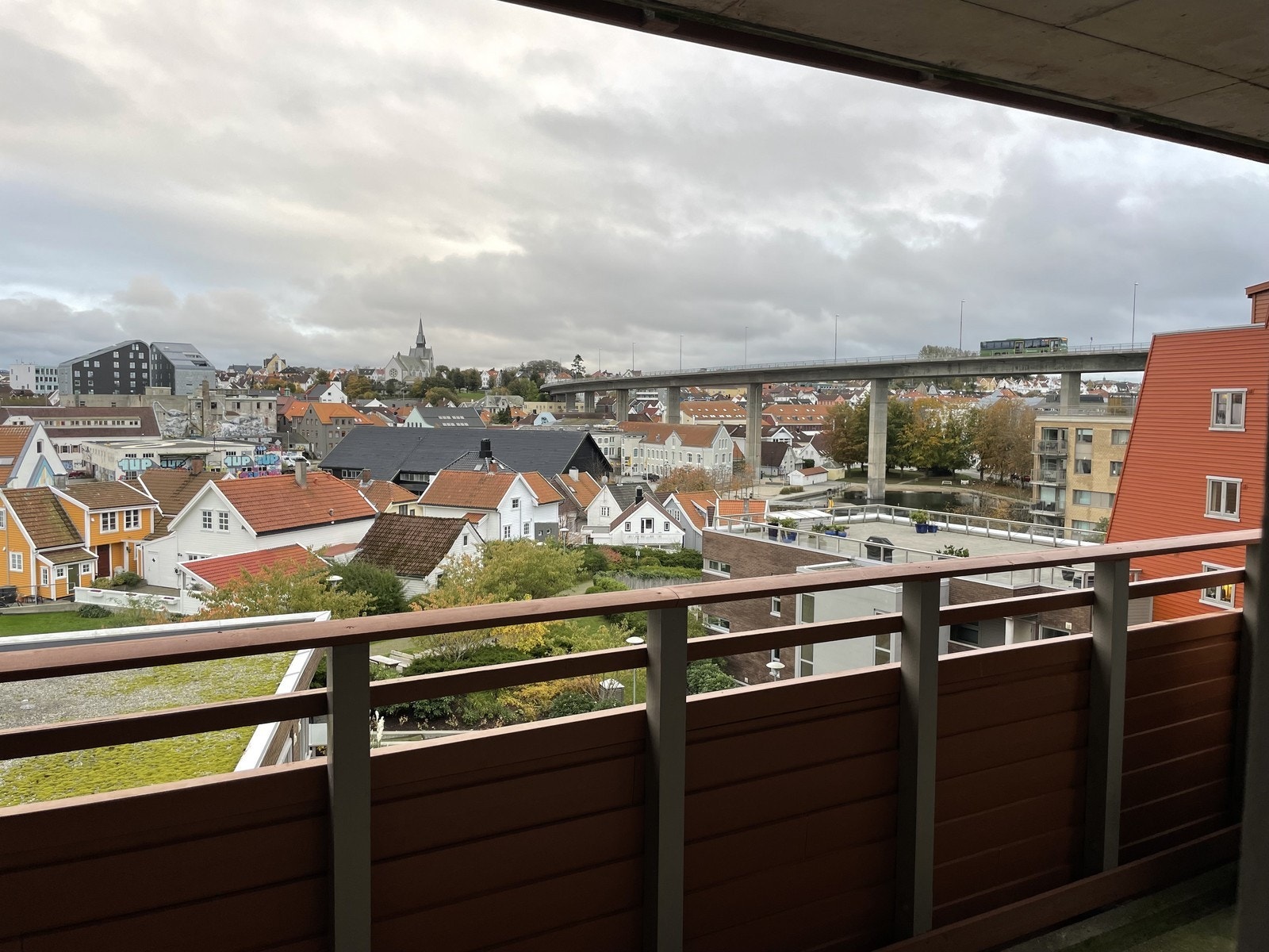 View from the second balcony - plenty of sunlight Galleribilde