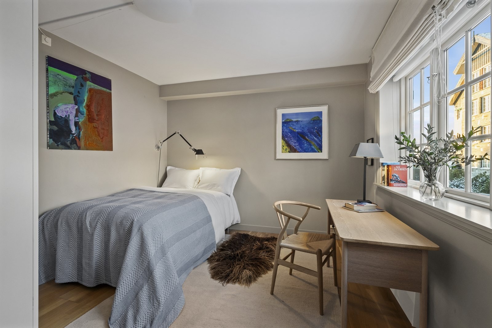 Soverom med garderobe (i sydenden av leiligheten) Galleribilde