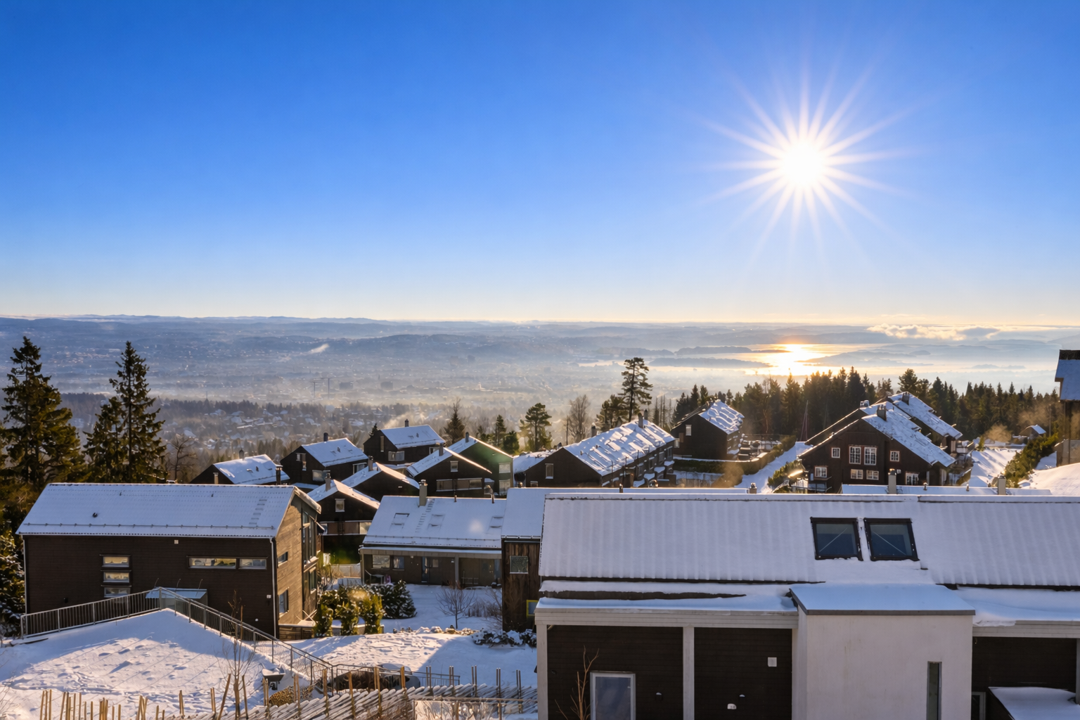 Velkommen til vakre Voksenkollen, et perfekt sted for alle som setter pris på umiddelbar nærhet til Marka, frisk luft og fantastisk utsikt over byen! Galleribilde