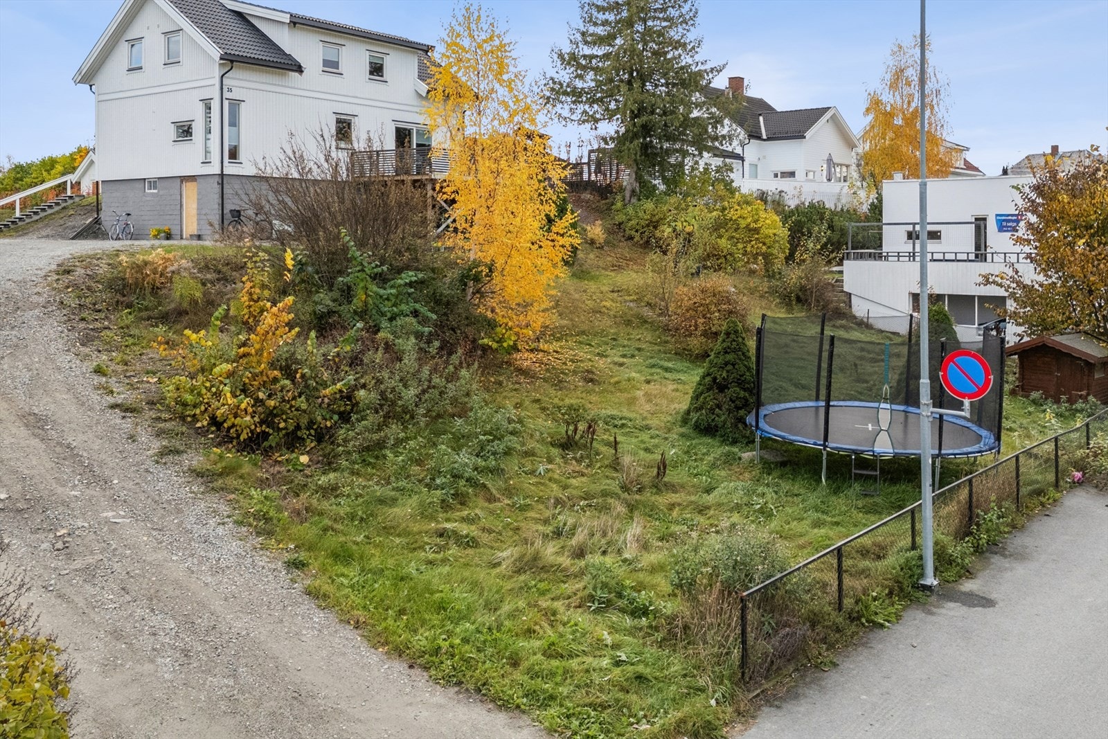 Adkomst til eiendommen fra Hertzbergs gate. Galleribilde