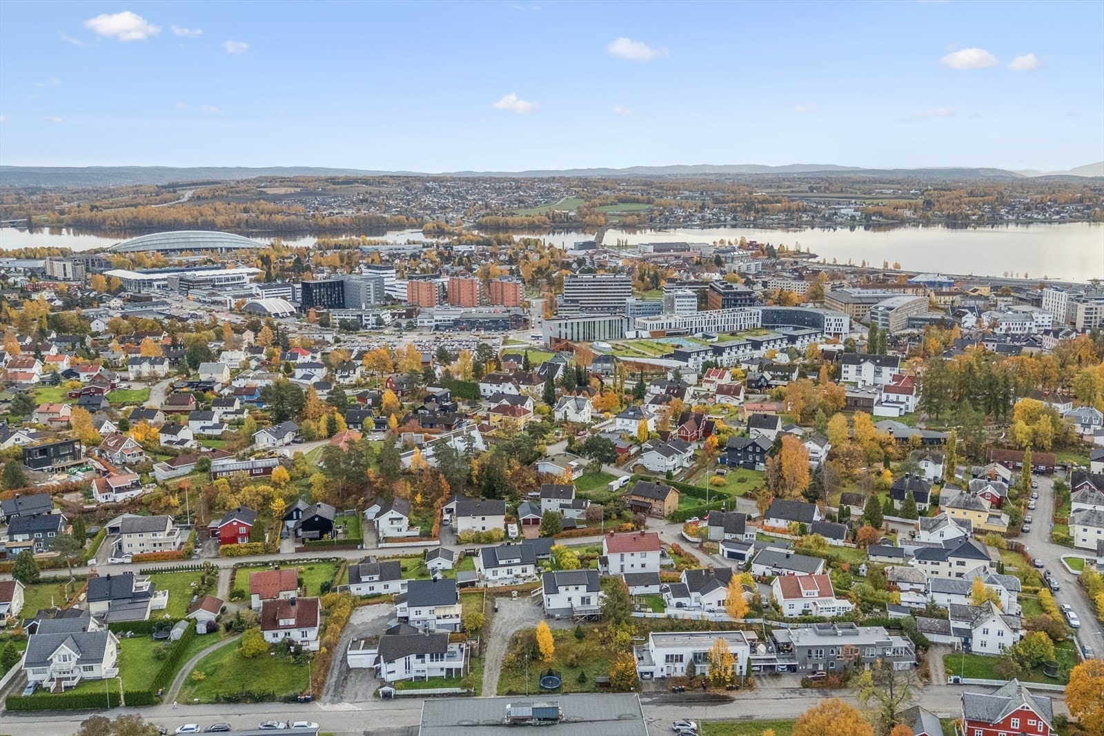Med flere skoler og barnehager i nærheten er dette et praktisk bosted for familier. Galleribilde