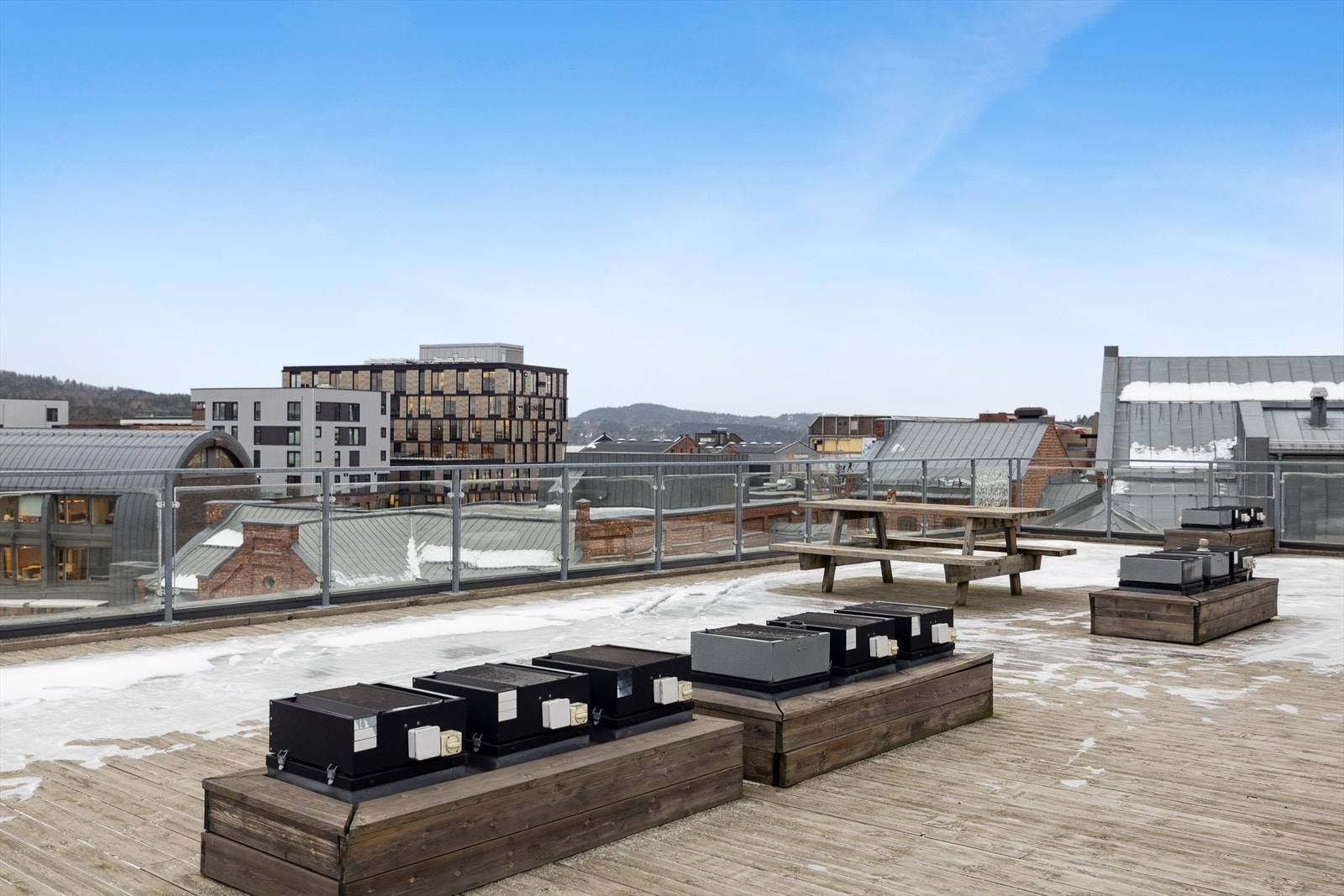 Som beboer i sameiet har du tilgang til takterrasse med svært gode solforhold og flott utsikt over Mossesundet. Galleribilde