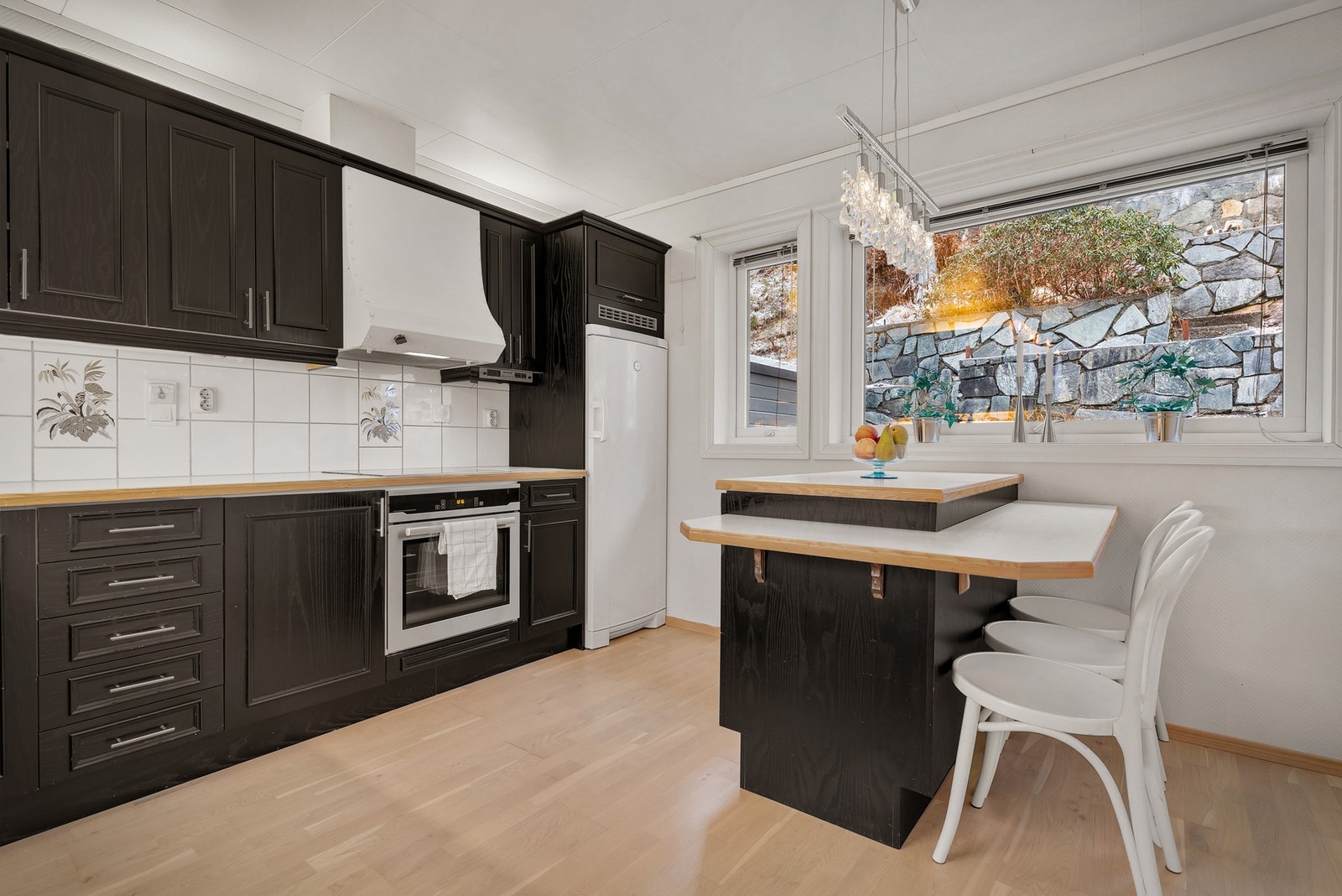 Kjøkkenet er av god størrelse og måler 12,8 kvm. Galleribilde