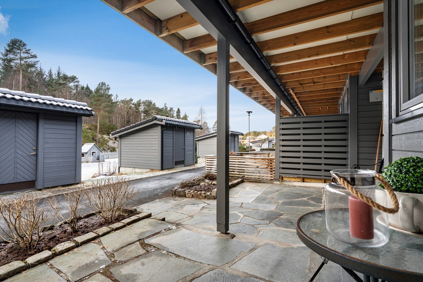 Hele borettslaget på 265 enheter er bygget opp under ideen at her skal en families hverdag fungere optimalt. Kort og bilfri gangavstand til barnehager, Storåsen grendaskole og Rolland skole. Galleribilde