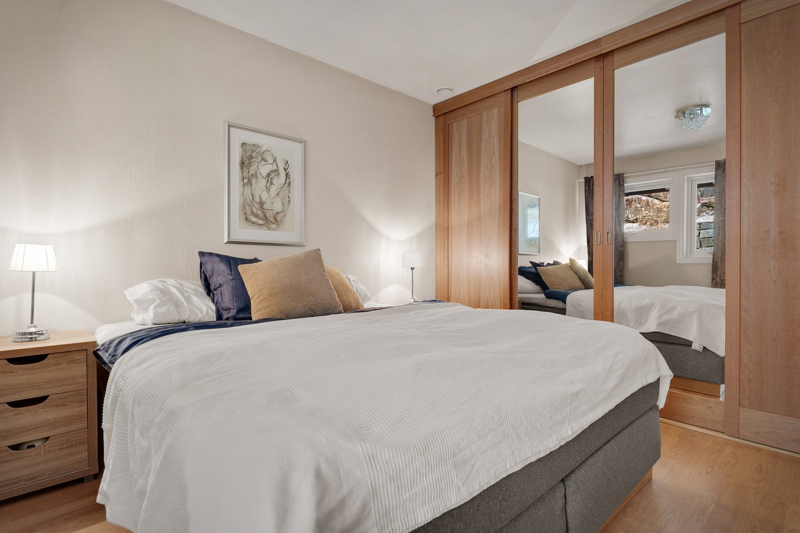 god plass til både dobbelseng og garderobe. Galleribilde