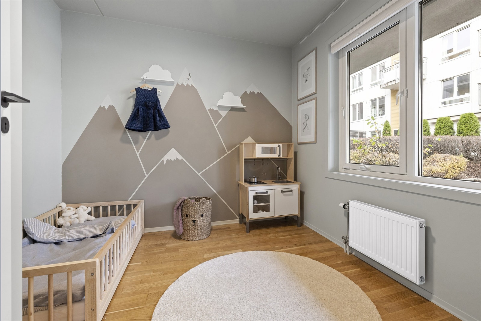 Soverom II som passer godt som for eksempel barnerom. Plass til blant annet seng, skrivebord og kontorstol Galleribilde