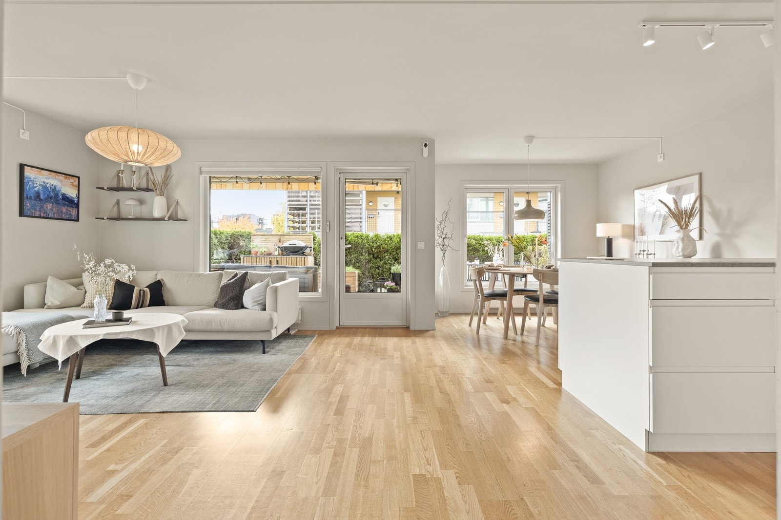 Leilighetens veggflater ble sparklet og malt i 2023 Galleribilde