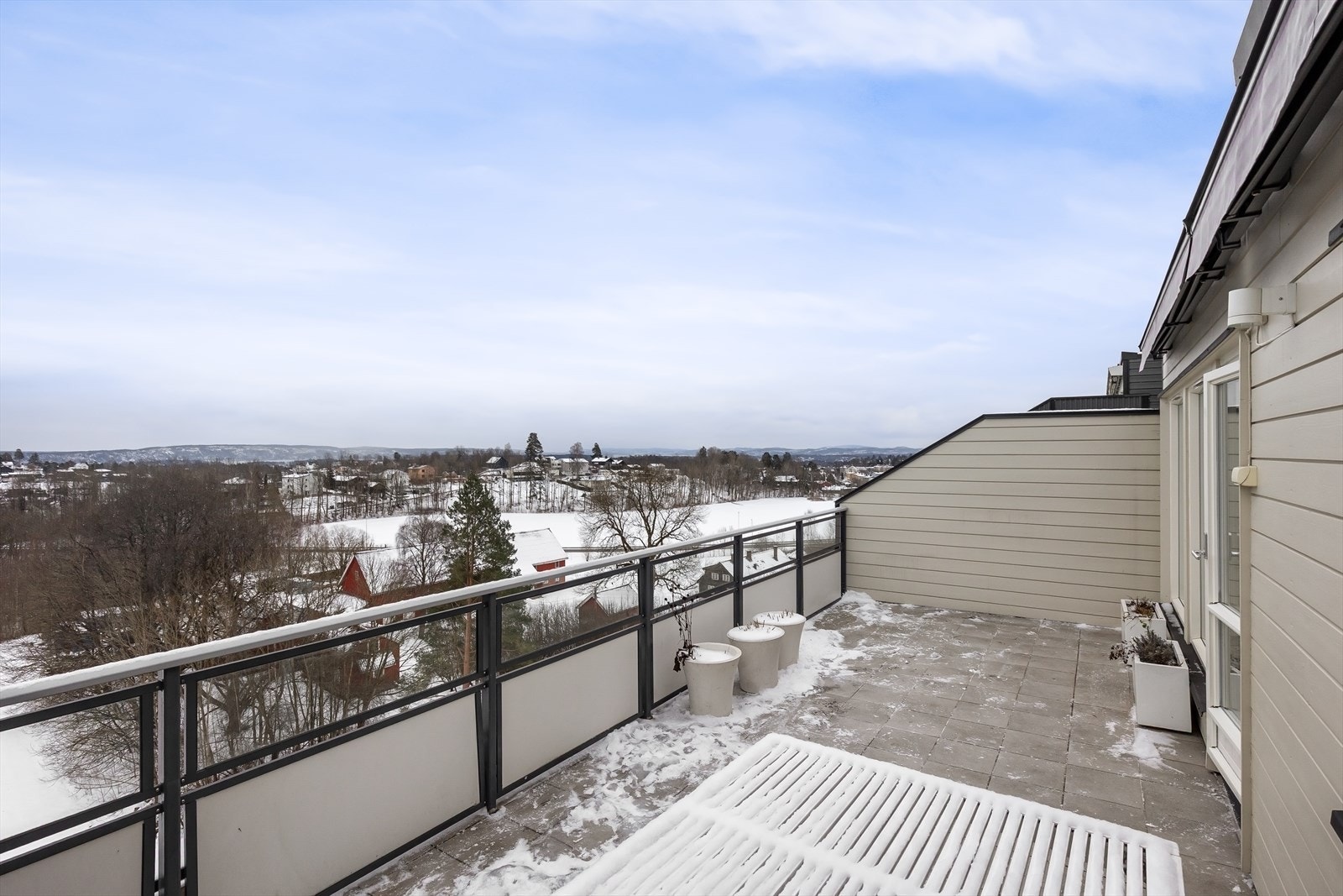 Sørøst-vendt med fantastisk utsikt. Galleribilde