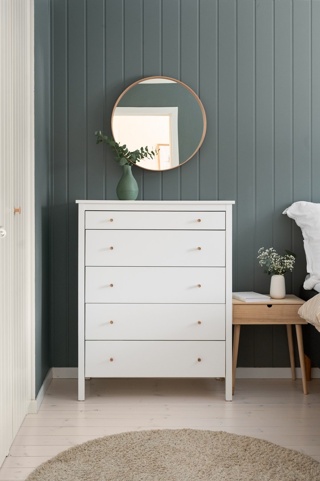 Hovedsoverommet ligger svalt og skjermet mot øst, helt uten innsyn - ideelt for rolige morgener og god nattesøvn. Galleribilde