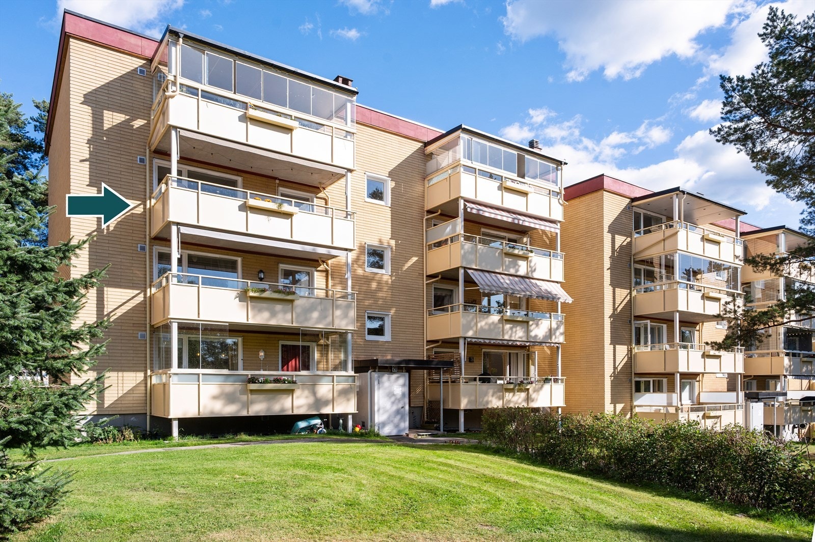 Solrik og attraktiv beliggenhet i et skjermet og tilbaketrukket boligområde Galleribilde