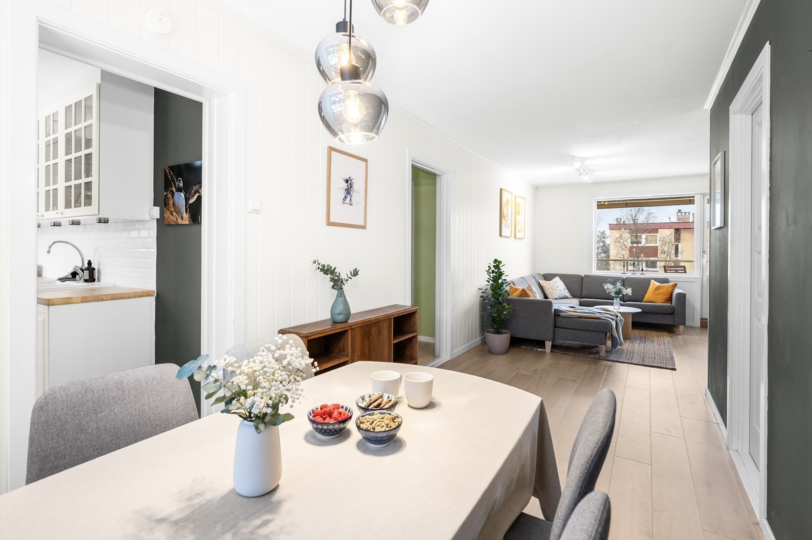 Morgen- og kveldssol skaper et lyst og behagelig hjem gjennom hele dagen. Galleribilde