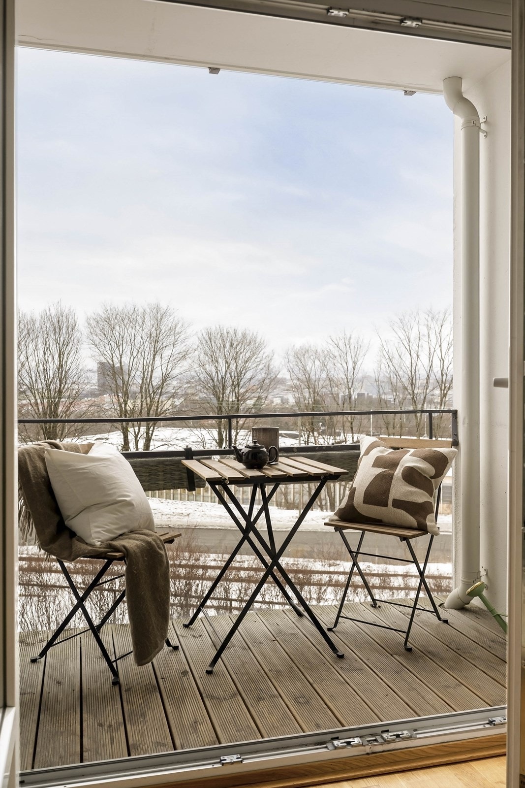 Sjarmerende vesvendt balkong på 2,6 kvm. Galleribilde