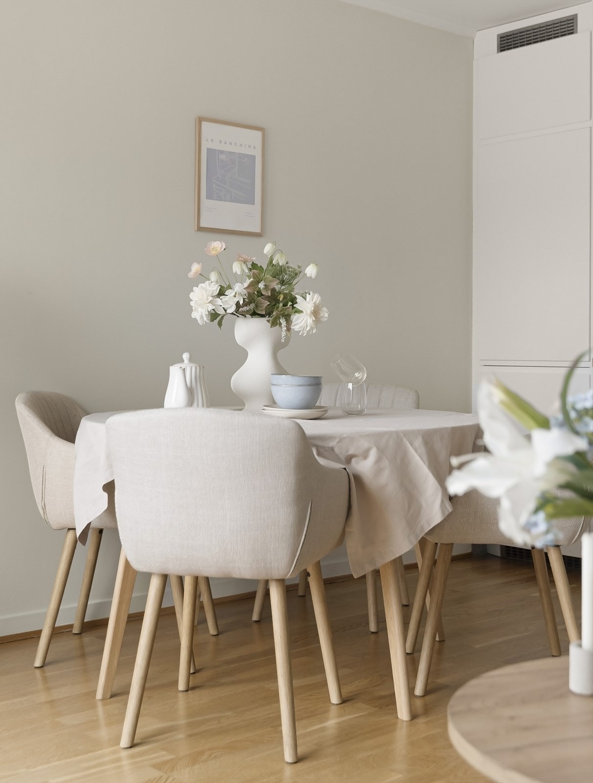 I stuen er det plass til en spisegruppe. Galleribilde