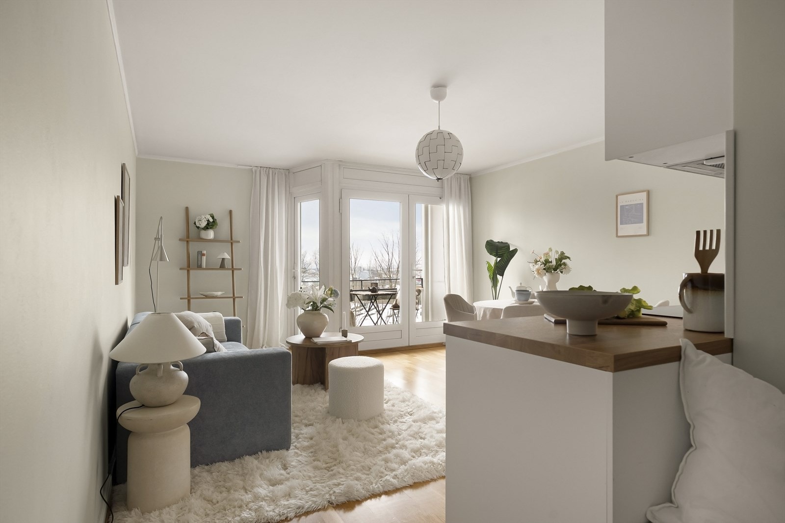 Stuen har en takhøyde målt til 2,40m. Galleribilde