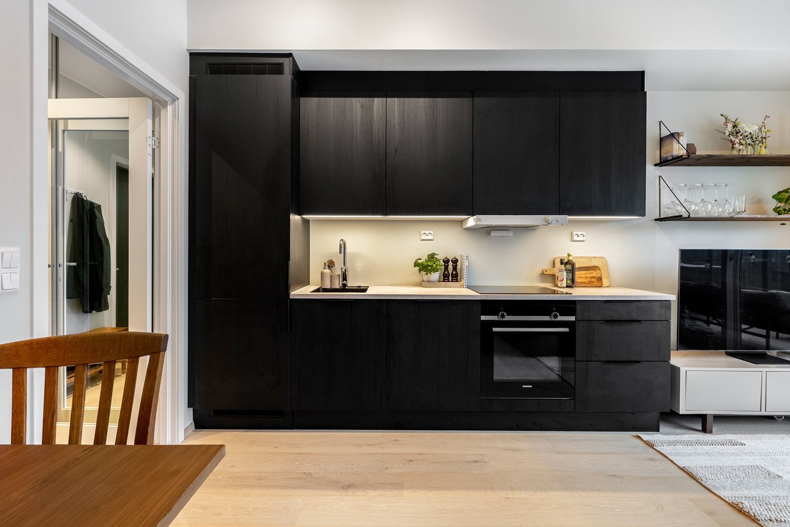 Kjøkkenet har avtrekk via balansert ventilasjon. Galleribilde